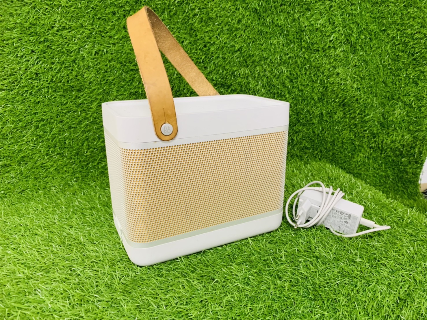 B&O ลำโพงพกพาบลูทูธ Beolit 20 (สี Grey Mist)