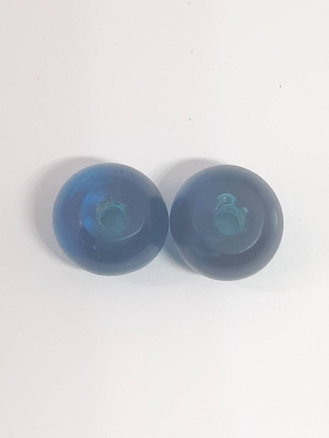 ลุกปัด โบราณ แก้ว สีฟ้า น้ำทะเล น้ำสวย สมบูรณ์ ได้คู่