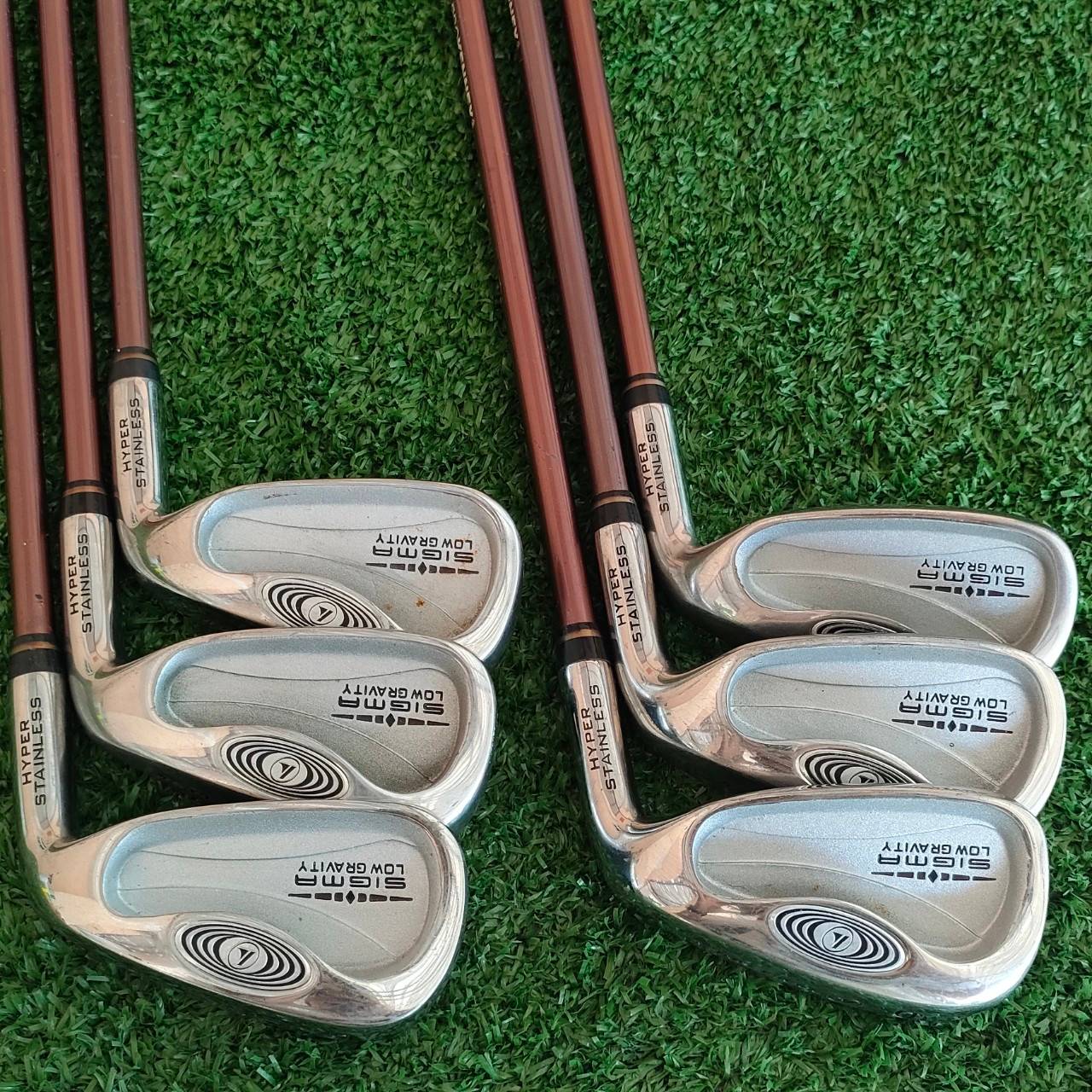 ** ไม้กอล์ฟสำหรับผู้หญิง ** ชุดเหล็ก PROKENNEX SIGMA LOW GRAVITY มีเหล็ก 6-9 เเละ PW SW ก้าน SIGMA FLEX L เป็นชุดที่ตีง่ายมากๆ มีออฟเซ็ทที่พอดิบพอดี และ CAVITY ที่ลงตัวครับ MADE IN JAPAN