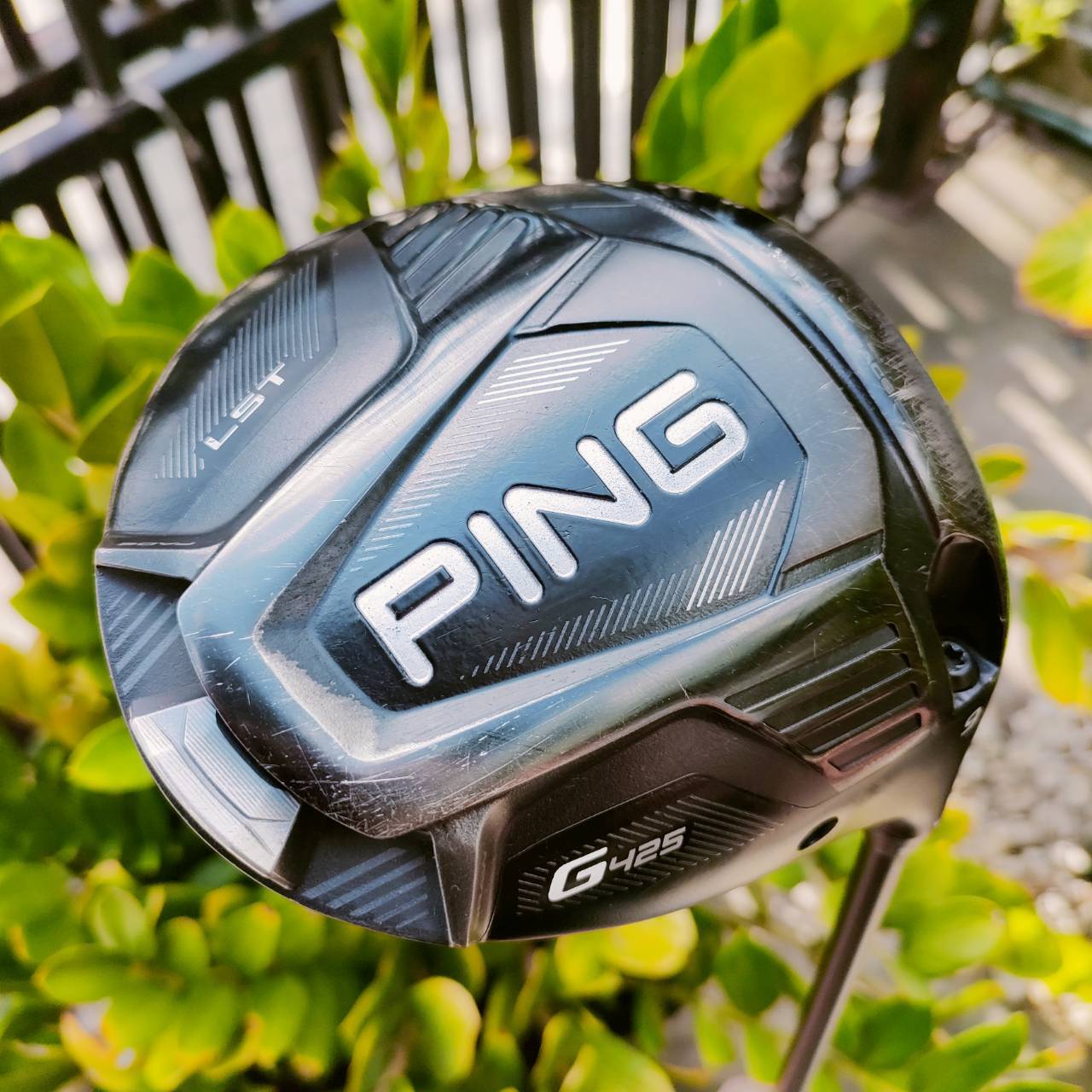 Driver PING G425 LST องศา 9 ก้านโหดกับหัวตัวแรง เพรียวขึ้น สำหรับท่านที่ชอบเร่งสปีดหัวไม้ ลดอัตราสปินอย่างมาก บอดี้ทำจาก 811 Titanium ส่วนแผ่นหน้าทำจาก FORGED T9S+Titanuim ไม้กอล์ฟพรีเมี่ยมมือสอง ของแท้ By NakaraLuxurious