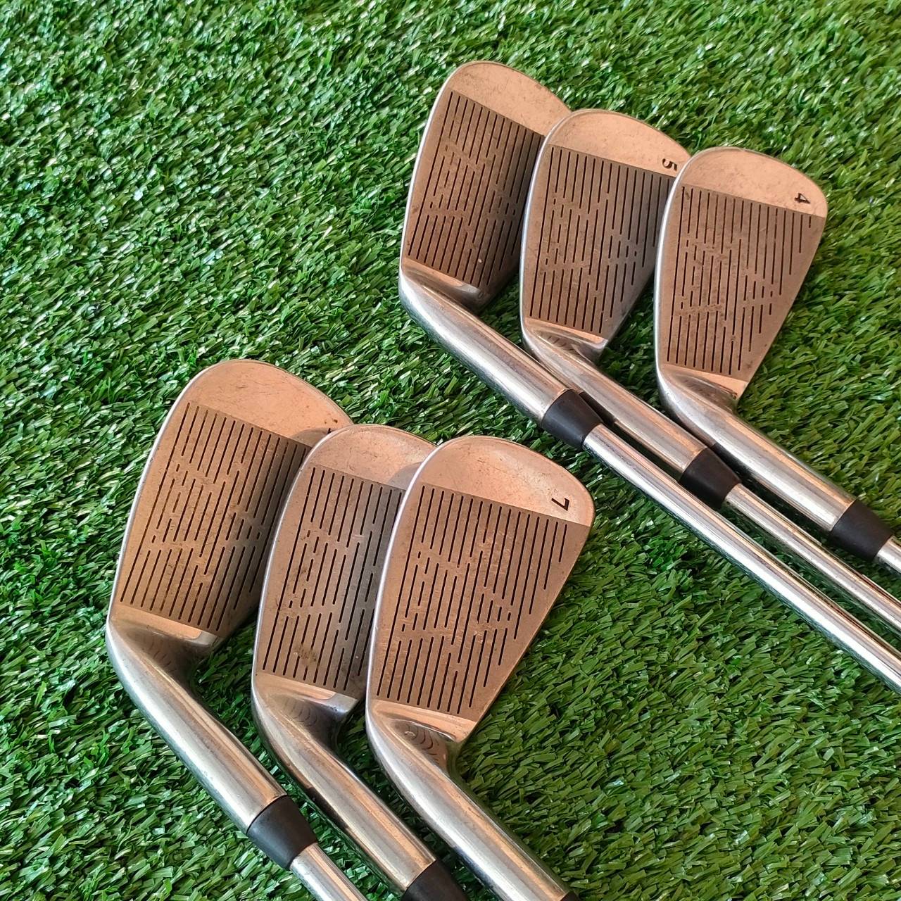 ** ไม้กอล์ฟสำหรับเด็ก ** ชุดเหล็ก U.S.KIDS GOLF 17-4 STAINLESS มีเหล็ก 4,5,6,7,9 เเละ PW **ขาดเหล็ก 8 ** ความยาวเหล็ก 7 ** 36 นิ้ว *