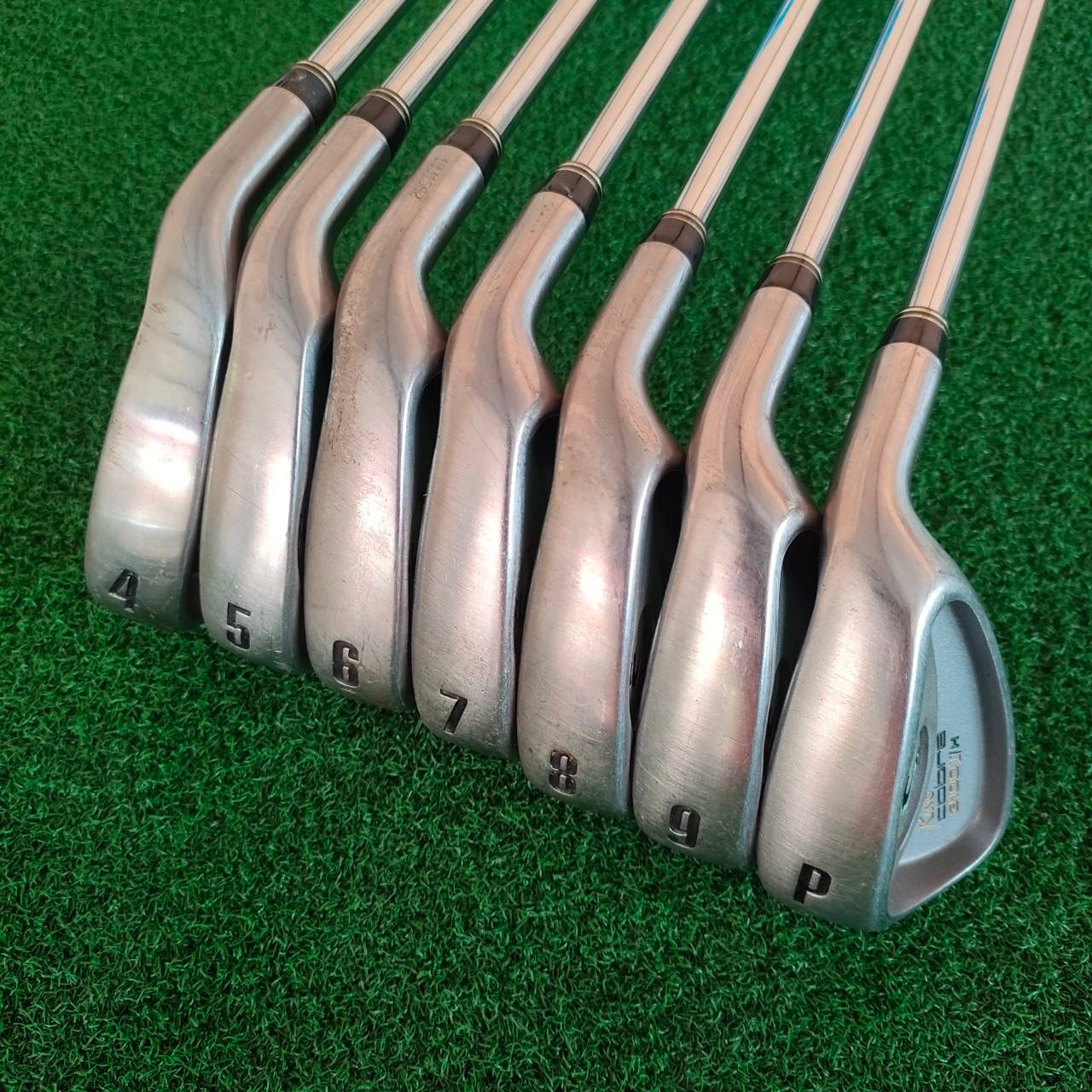 ชุดเหล็ก KING COBRA 3100 I/H มีเหล็ก 4 - 9 เเละ PW ก้าน N.S.PRO 1030H FLEX S เป็นเหล็ก UNDER CUT เน้นๆ ตีง่ายมาก และตีใส่ได้เต็ม ก้าน เต็มคาราเบล มากครับ