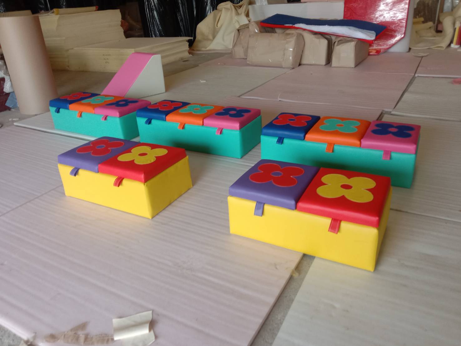 สตูลจัดระเบียบนุ่มนิ่ม ,กล่องเก็บของ,สตูลเปิดเก็บของ,เฟอร์นิเจอร์เด็ก เบาะหนังนุ่มนิ่ม softplay, indoor playground kidszone สวนสนุกในร่ม รับสั่งทำ บ่อบอล ห้องบอล ตามขนาด