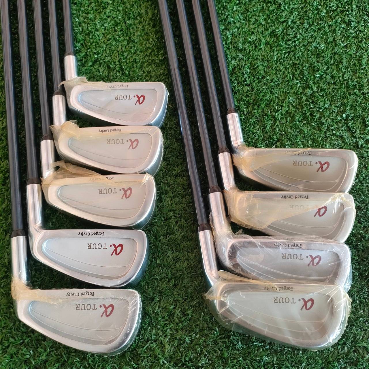 ชุดเหล็ก KENT α .TOUR FORGED CAVITY ของใหม่!! มีเหล็ก 3-9 เเละ PW SW ก้าน KENT α-TOUR FLEX S เป็นเหล็ก FORGED สุดพรีเมี่ยม!! ไม้กอล์ฟมือหนึ่ง ของแท้ BY NakaraLuxurious