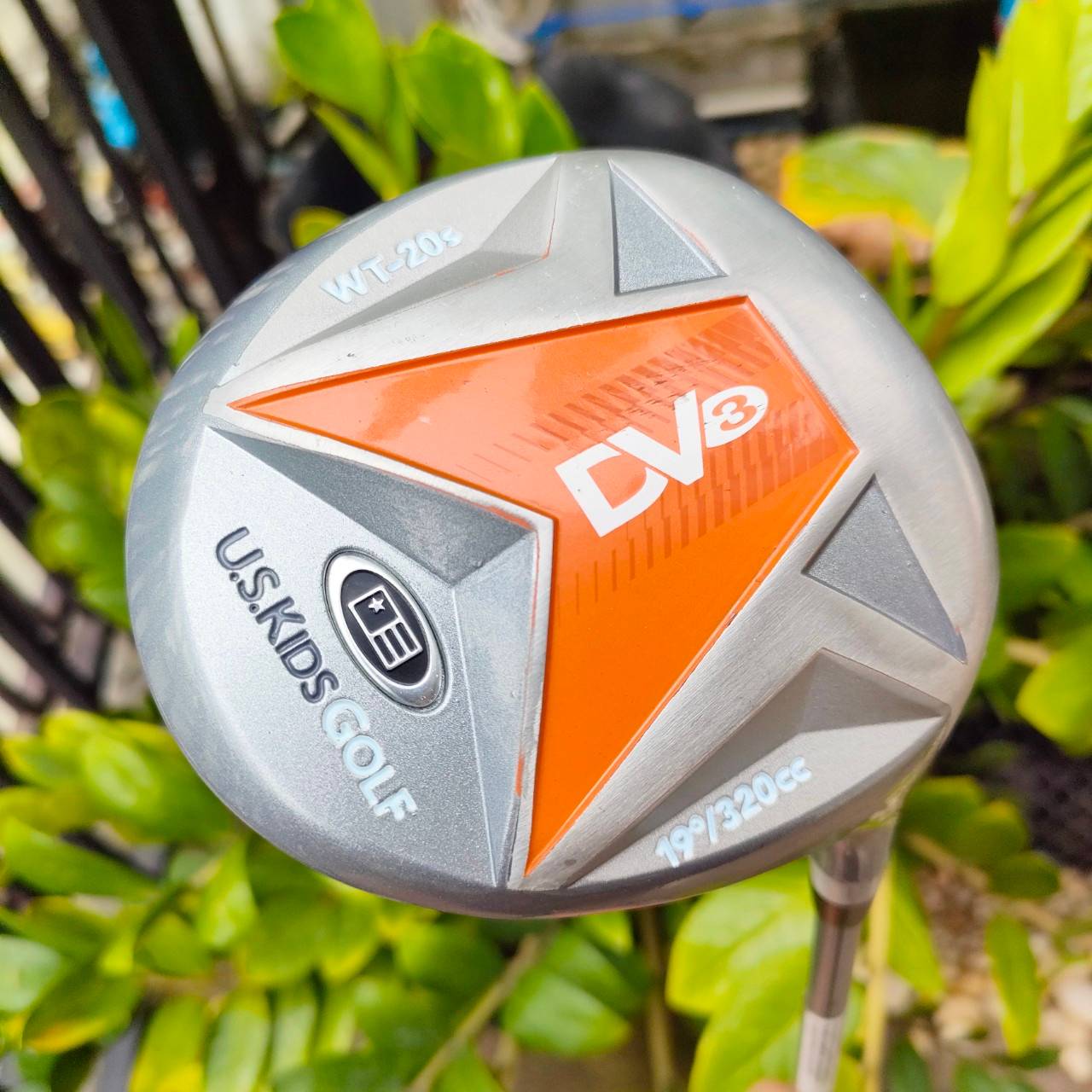 ** ไม้กอล์ฟสำหรับเด็ก ** DRIVER U.S.KIDS DV3 องศา 19 ความยาว 34 นิ้ว Size 51 ก้าน ULTRALIGHT WT-20S สำหรับน้องที่ความสูง 129-137 เซนติเมตร สภาพสวยมาก เดิมๆ มี COVER แท้เดิม ไม้กอล์ฟพรีเมี่ยมมือสอง ของแท้ By NakaraLuxurious