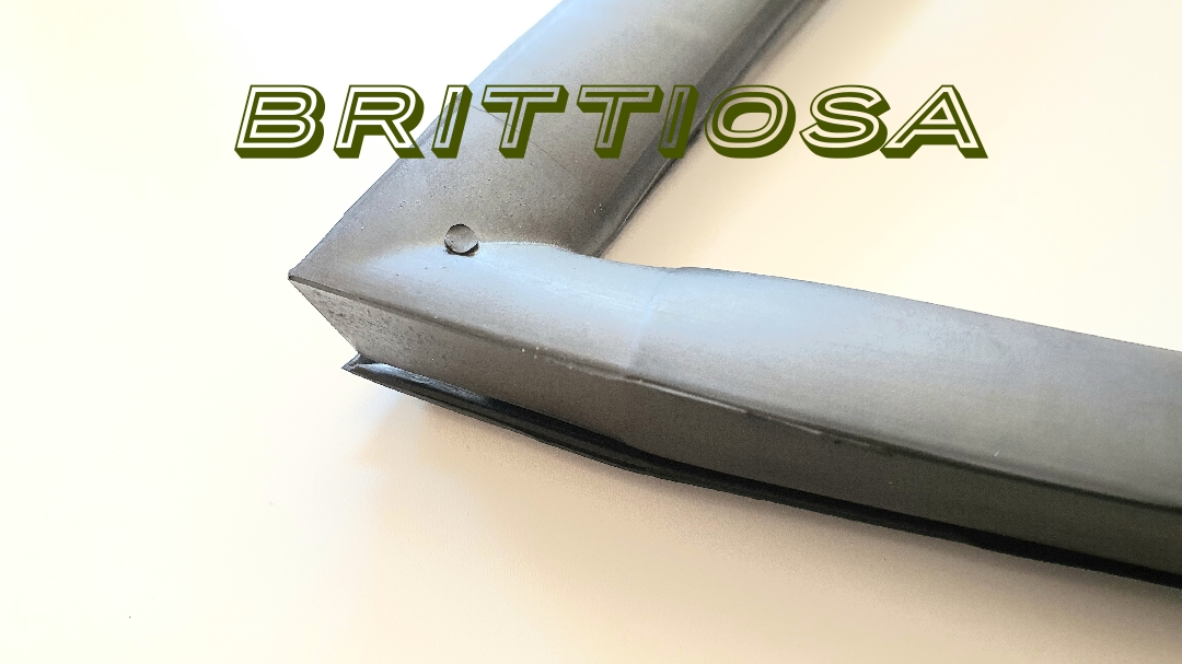 Takasivuikkunan tiiviste Morris Minor saloon, vasen =50e