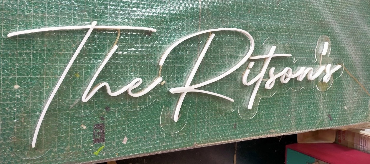 ป้ายไฟนีออนดัดled flex ป้ายไฟตกแต่งร้าน แสงไฟสีวอมไวท์ ขนาดป้าย 31 x 110 cm