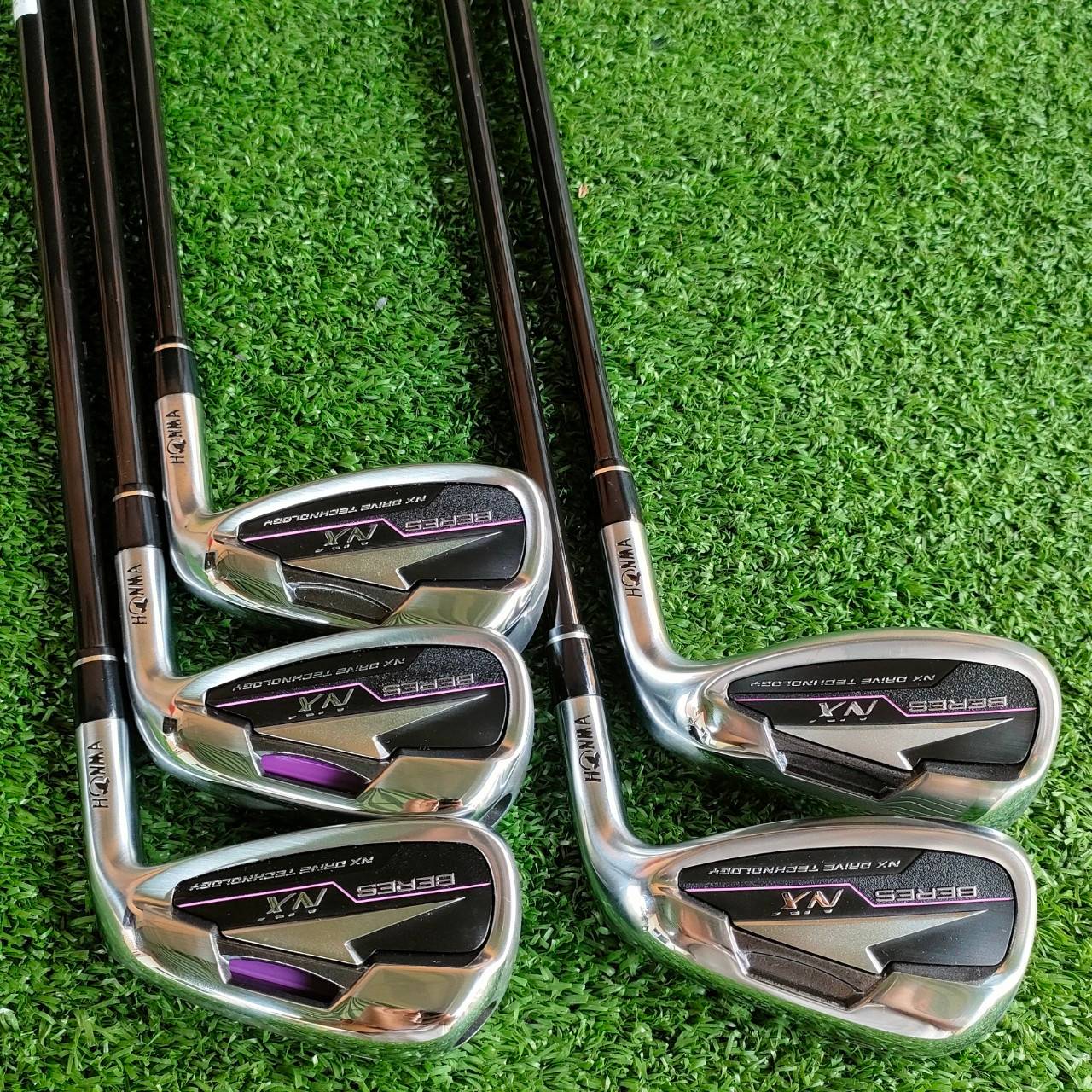 ** ไม้กอล์ฟสำหรับผู้หญิง ** ชุดเหล็ก HONMA BERES NX รุ่นใหม่ มีเหล็ก 7 8 9 10 เเละ SW ก้าน VIZARD FOR NX FLEX L ก้านเบาแค่ 37 กรัม เบาจัดๆ เป็นชุดเหล็กที่พลิกโฉมของ HONMA ไม้กอล์ฟพรีเมี่ยมมือสอง ของแท้ By NakaraLuxurious
