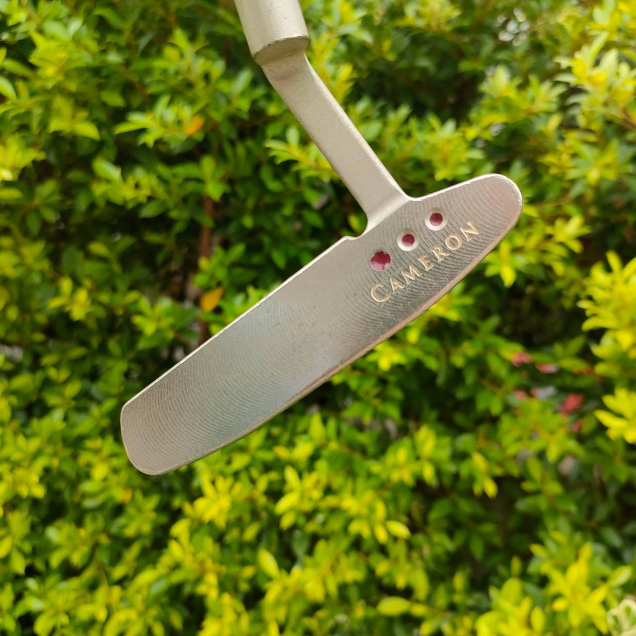 PUTTER SCOTTY CAMERON PRO PLATINUM รุ่นดังที่สุด NEWPORT TWO ยาว 34 นิ้ว พร้อม COVER เดิมตรงรุ่นของแท้ , วัสดุพรีเมี่ยม , พัตต์เกาะไลน์ หน้า MILLED น้ำหนักดี!!! ไม้กอล์ฟมือสอง ของแท้ BY NakaraLuxurious