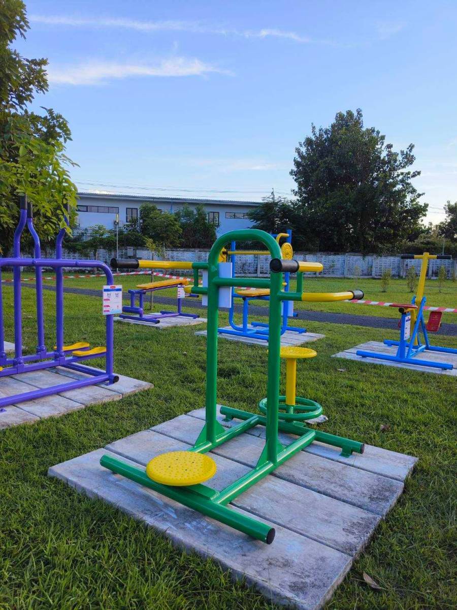 เครื่องออกกำลังกาย กลางแจ้ง ชุดอุปรณ์ บริหารเอว สะโพก แบบยืนคู่ ลานกีฬา อเนกประสงค์ สนามกีฬา ผลิตในไทย สั่งทำตามสีที่ต้องการได้