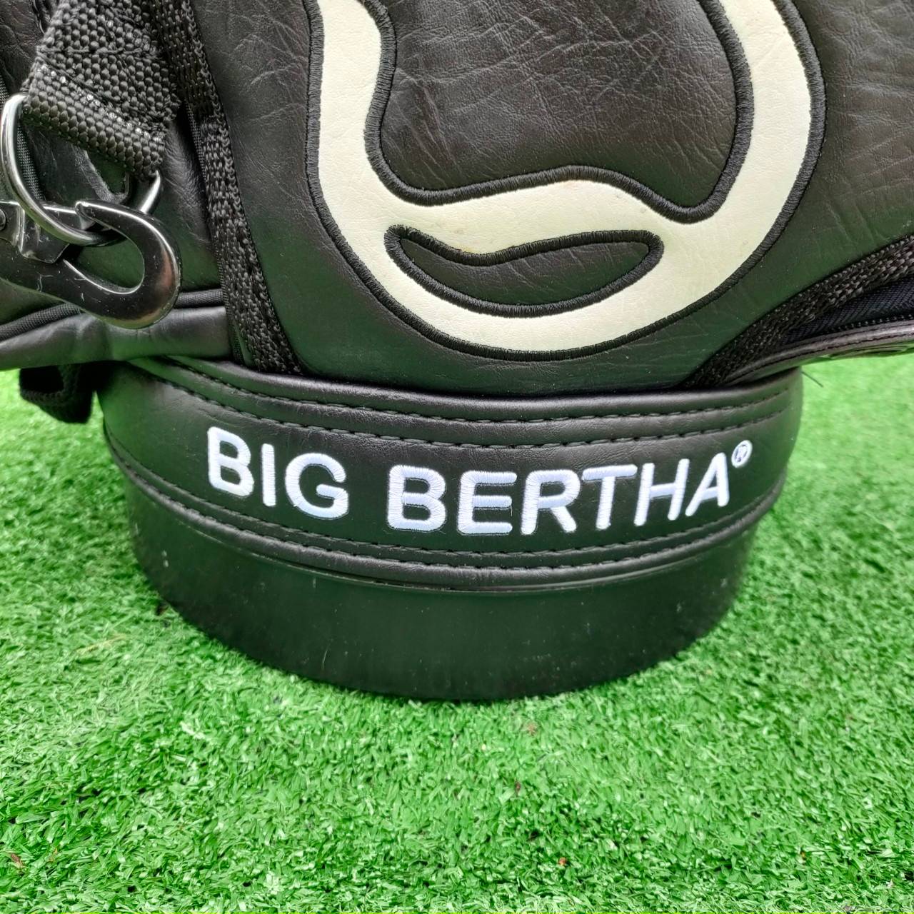 ถุงกอล์ฟ CALLAWAY GOLF สภาพสวยงาม ภายในบุกำมะหยี่ อย่าดี น่าใช้มากๆครับ