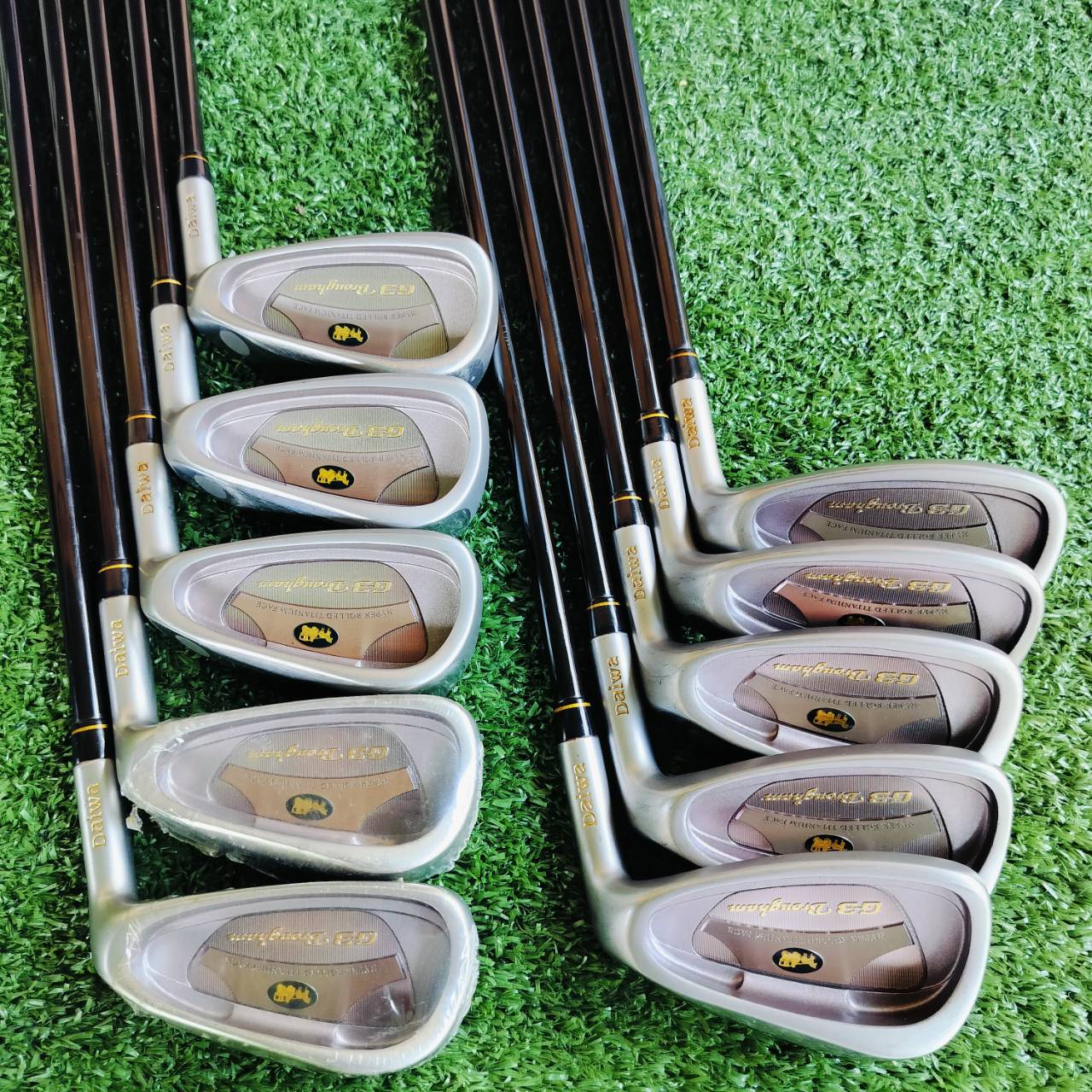 ชุดเหล็กหน้าเด้ง!!! Daiwa G3 Brougham premium ชุดใหญ่ 10 ชิ้น 3 4 5 6 7 8 9 PW SW FW ครบมาก หน้าใบเหล็กฝังแผ่นไทเทเนี่ยม สวยมาก ตีไกลสุดขีด ก้าน HYPER KICK FLEX R ไม้กอล์ฟพรีเมี่ยมมือสอง ของแท้ By NakaraLuxurious