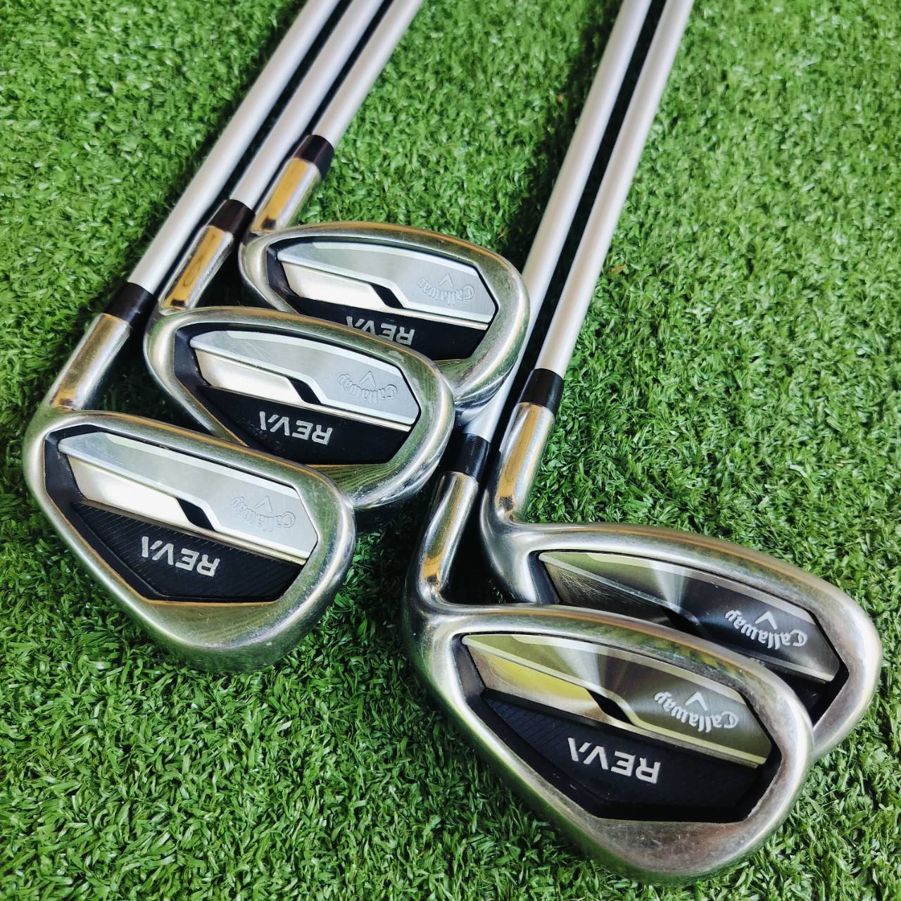 **ไม้กอล์ฟผู้หญิง** ชุดเหล็ก Callaway REVA เป็นสุดยอดไม้ผู้หญิงของ Callaway รุ่นใหม่กว่า Solaire ตีดีกว่ามาก ด้วยโฉมที่พรีเมี่ยมดูจริงจังมากกว่า วัสดุถูกอัพเกรดให้มีประสิทธิภาพมากขึ้น ไม้กอล์ฟพรีเมี่ยมมือสอง ของแท้ By NakaraLuxurious