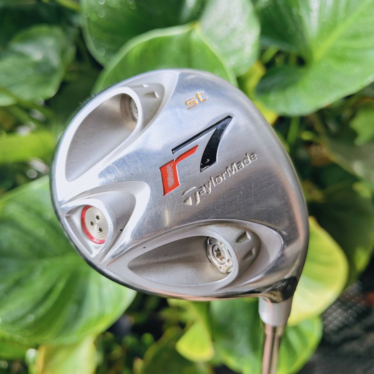 7 Wood TaylorMade r7 ST (21°) ไขปรับทิศทางลูกได้ดี ตีตรงอย่างมาก แม่นยำเป้าหมายที่สุด