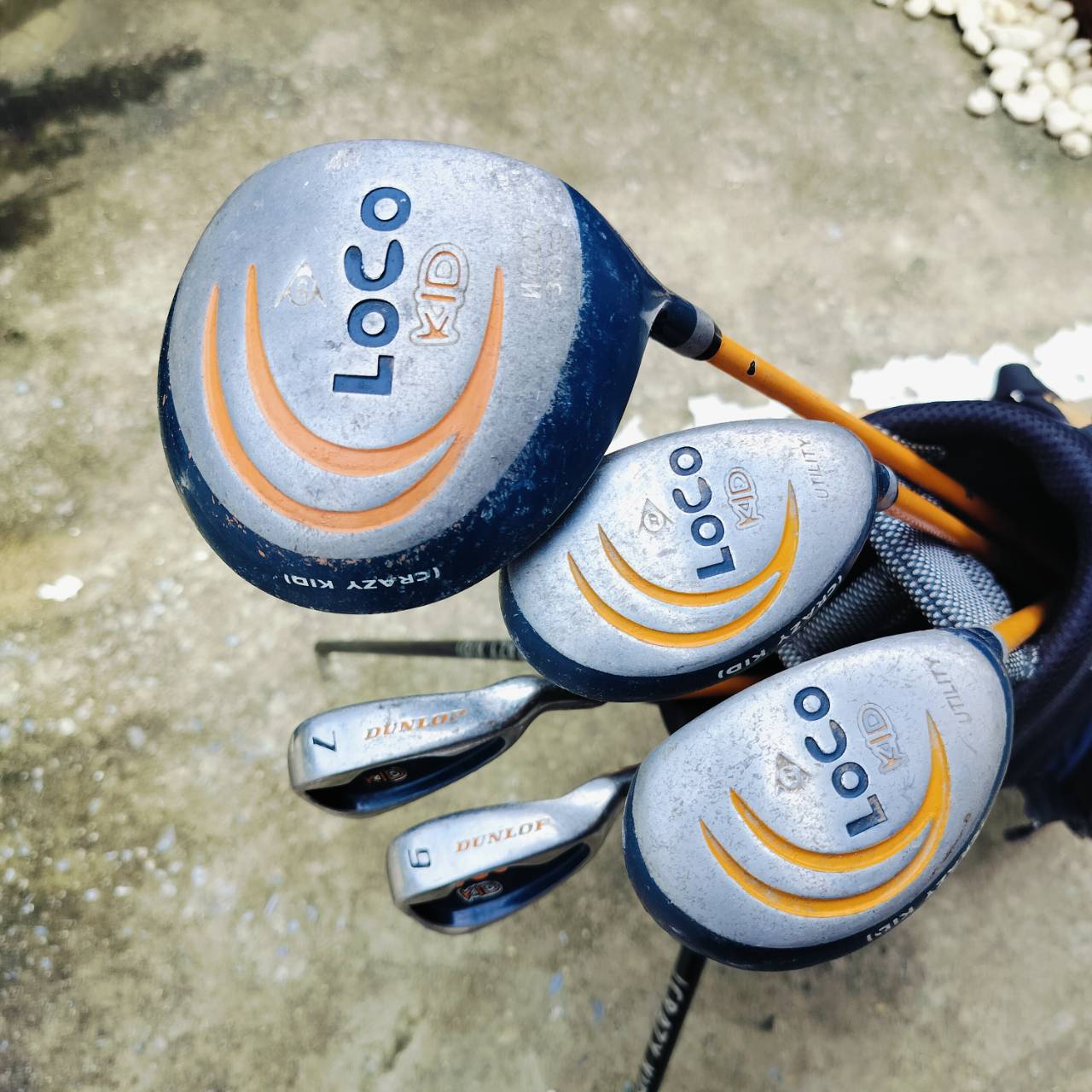 ***ไม้กอล์ฟเด็กครบชุด*** DUNLOP LOCO KID เหล็ก 7 ยาว 33 นิ้ว มีหัวไม้ถึง 3 หัว Driver และไม้ไฮบริดอีก 2 ไม้ ใช้ตีแทนเหล็กยาว ตีง่าย ไม้กอล์ฟพรีเมี่ยมญี่ปุ่นมือสอง ของแท้ By NakaraLuxurious