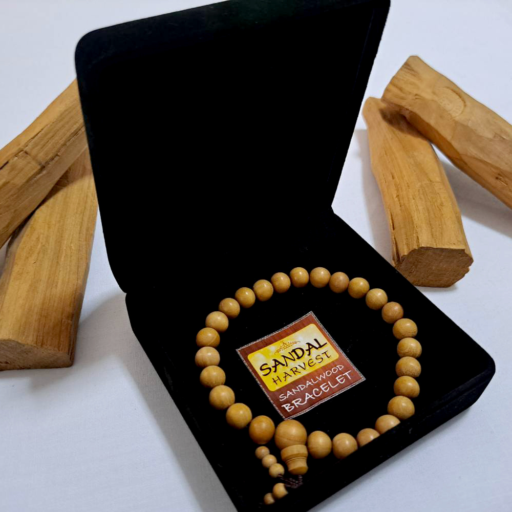 สร้อยข้อมือ ไม้จันทน์หอมแท้ 100% จากอินเดีย (27 เม็ด) ในกล่องกำมะหยี่ สวยหรู งานทำมือ ละเอียด ปราณีต ทุกเม็ด ไม่มีน้ำหอม ไม่ทำสี