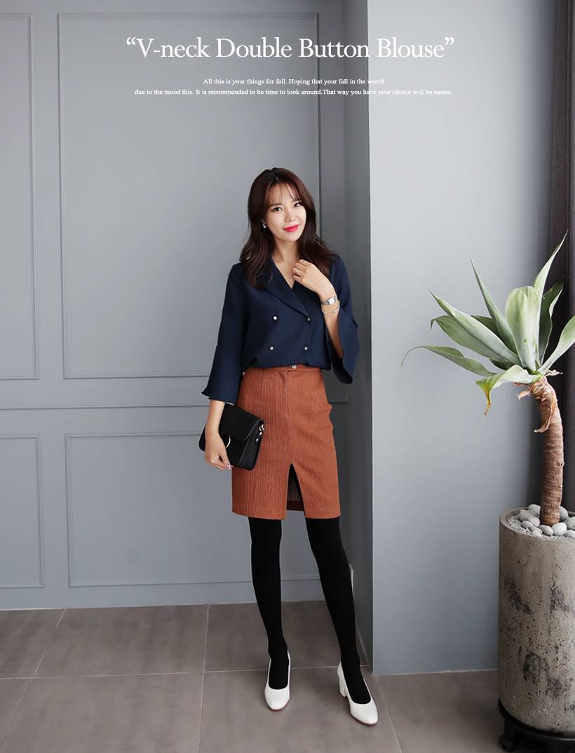[Dahong] V-neck Double Botton Blouse