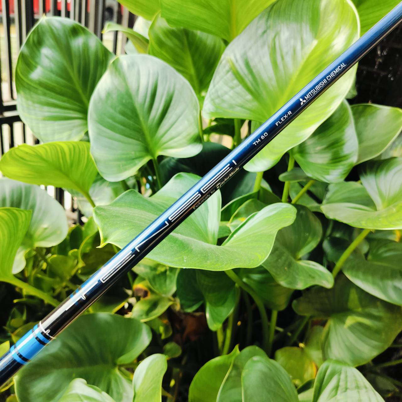 ชุดเหล็ก Taylormade SIM2 MAX ก้าน TENSEI BLUE FLEX R ก้านตัวนี้แพงที่สุดค่ะ ถ้าก้านตัวนี้ ของใหม่อยู่ที่ 43,900 บาทเลยค่ะ มีเหล็ก 5 6 7 8 9 PW . TaylorMade SIM2 Max Irons เหมาะสำหรับนักกอล์ฟที่ต้องการไม้ที่ตีง่าย ชดเชยความผิดพลาดสูง ให้ความรู้สึกนุ่มนวลใน