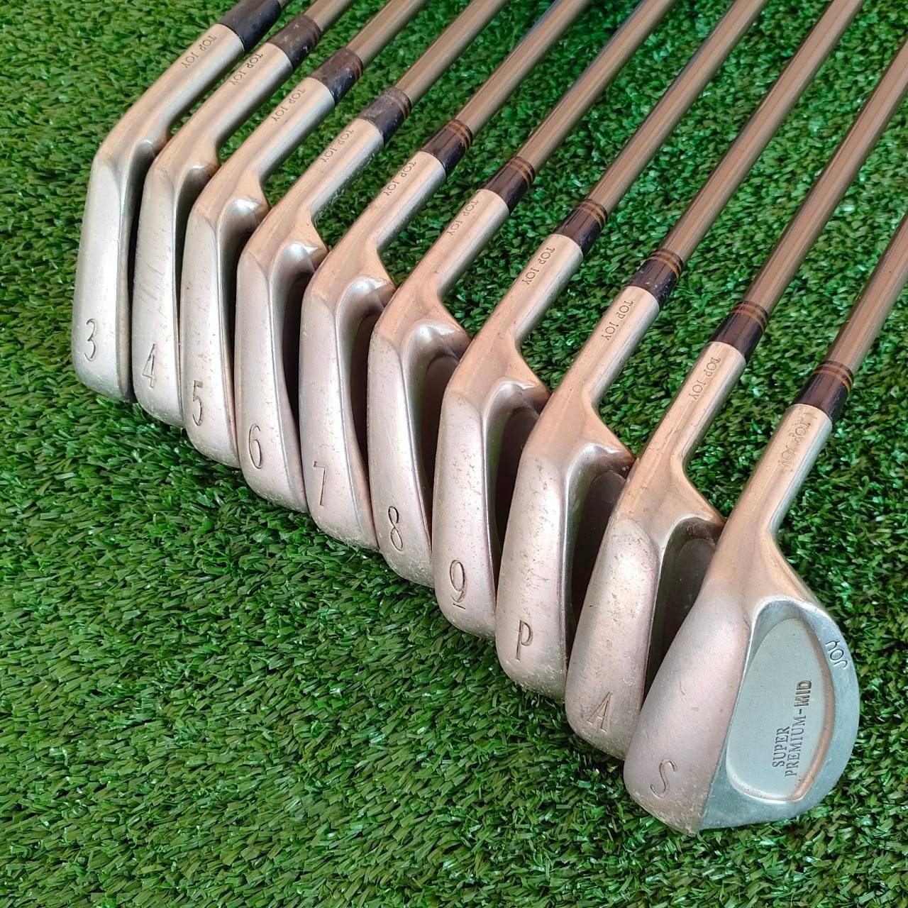 ชุดเหล็ก SUPER PREMIUM-MID JOY มีเหล็ก 3-9 เเละ PW AW SW ใบขนาดกลาง ตีง่ายมากๆ ใบไม่ใหญ่เทอะทะ ชุดเดียวจบ กริพผ้าใบจับแน่น ทั้งเซ็ต