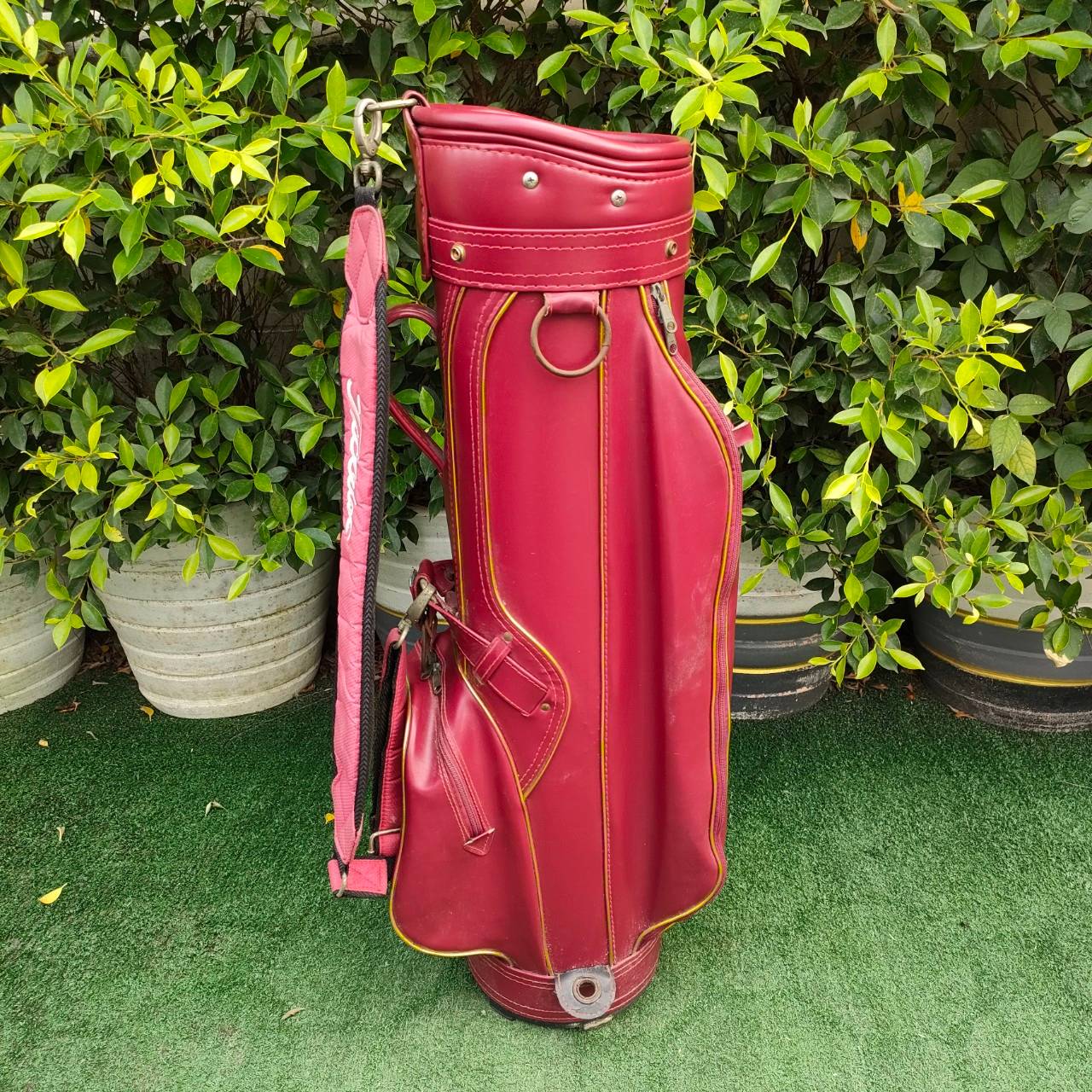 ถุงกอล์ฟ TOKYO DISNEYLAND มือสอง ** สายสะพายเป็นของ TITLELIST ** ถุงหนังแท้ ของแท้ วินเทจ สวยมาก