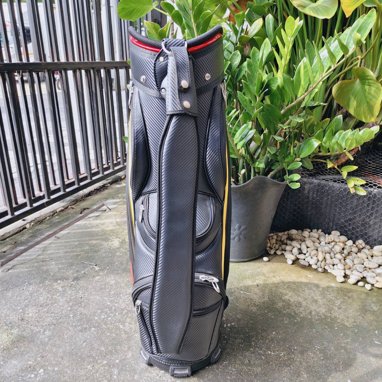 ถุงกอล์ฟ THU มือสอง สวยๆ เป็นถุง TOUR ใส่ของได้จุกๆ ลายของถุง และสี เท่ห์มากๆ