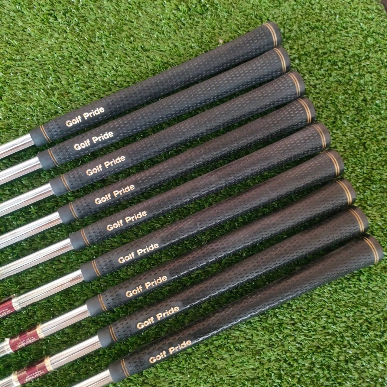 ชุดเหล็ก WILSON DEEP RED FAT SHAFT มีเหล็ก 3-9 เเละ PW SW GW ** ชุดนี้ขาด เหล็ก 6 ** ก้าน WILSON DEEP RED FLEX R เป็นรุ่นพิเศษ ก้านพิเศษ!! ไม้กอล์ฟมือสอง ของแท้ BY NakaraLuxurious