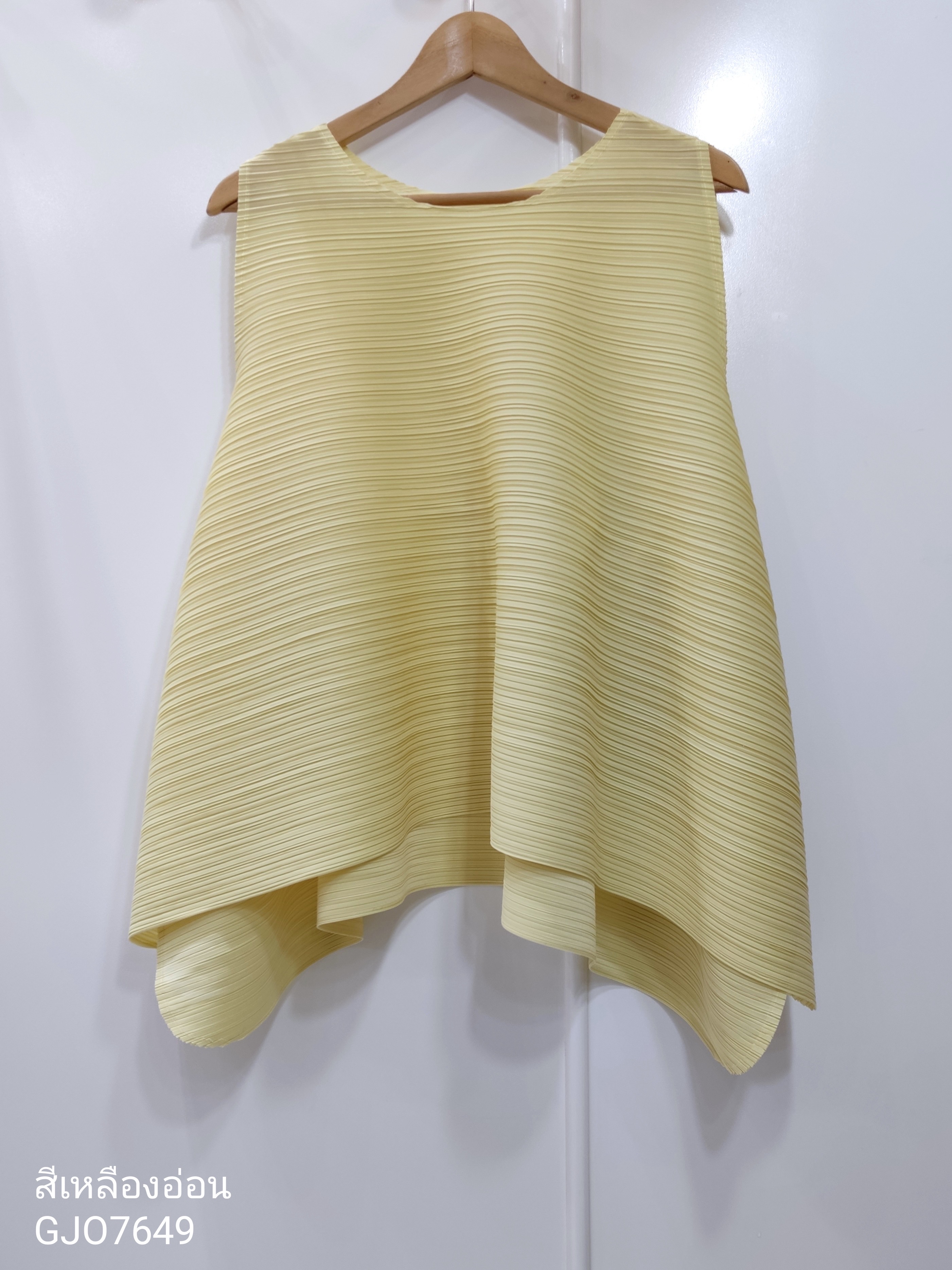 ปรับราคาลง20%!! 2MUAY รุ่น GJO7649 เสื้ออัดพลีทคุณภาพ SLEEVELESS CINCHED WAIST PLEATED TOP 11 สี FREE SIZE