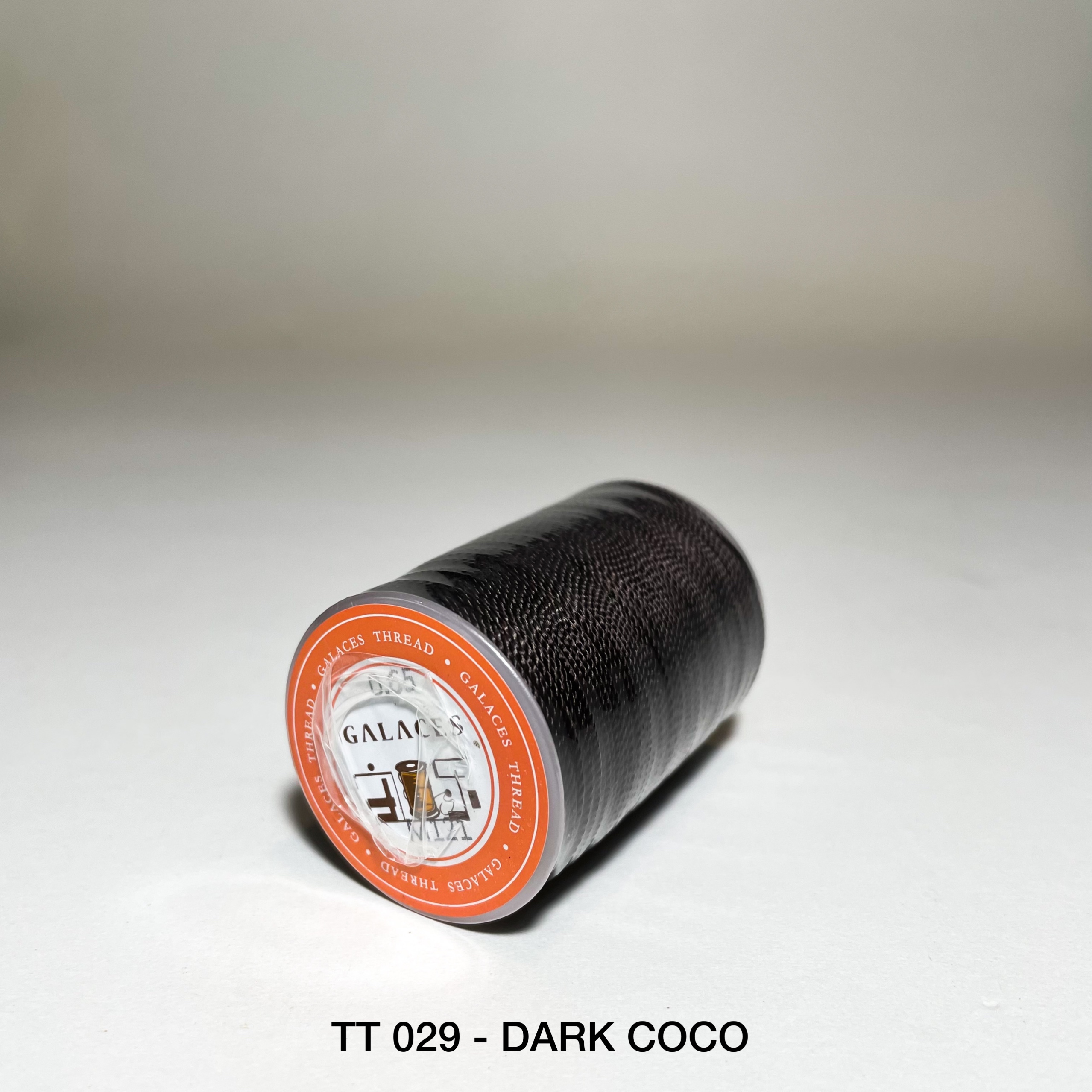 TT029-065 ด้ายโพลีเอสเตอร์ Polyester 0.65 ด้ายเย้บหนัง อุปกรณ์งานหนัง leatherbrass**ราคาต่อชิ้น**