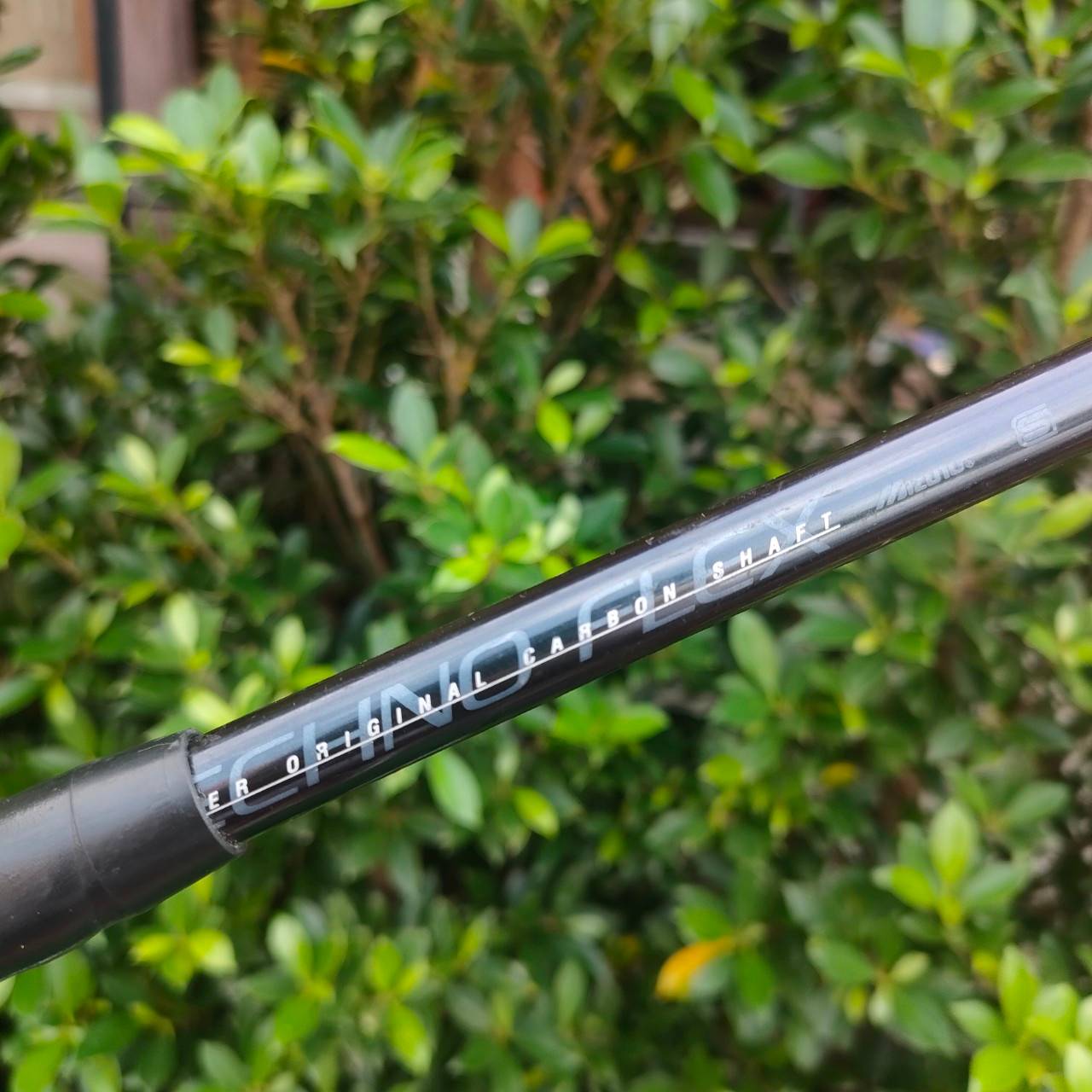 PUTTER MIZUNO ZEPHYR 9821 ก้าน TECHNOความยาวของไม้ 33 นิ้ว เป็นพัตเตอร์ก้านกราไฟต์ เหมาะสำหรับ ซีเนียร์ เด็ก หรือ สุภาพสตรี ZEPHYR เป็นพัตเตอร์พรีเมี่ยมที่สุด ของแบรนด์ MIZUNO