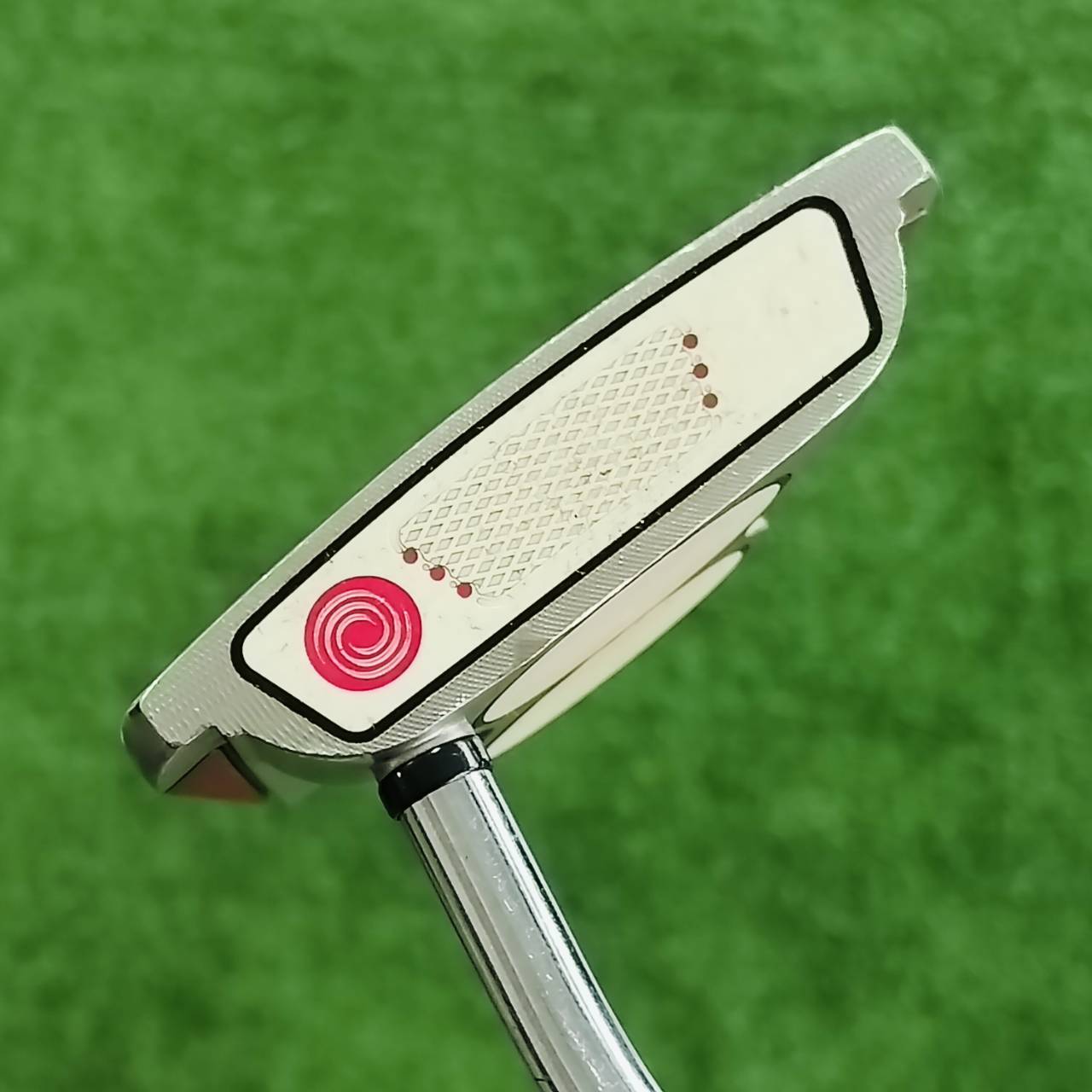 Odyssey White Hot XG 2-Ball F7 ความยาว 34 นิ้ว หน้าสัมผัสรุ่น XG จะมีลายเข้ามาเพิ่ม ทำให้ทั้งนุ่มมาก ไม้กอล์ฟพรีเมี่ยมมือสอง ของแท้ By NakaraLuxurious
