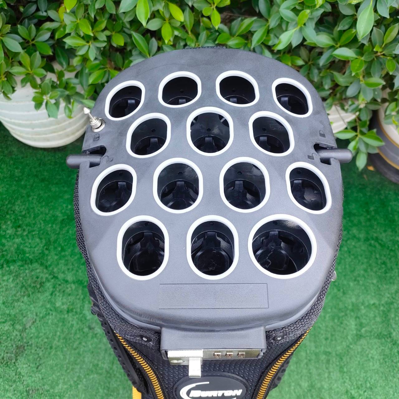 ❤️🔥❤️🔥❤️🔥ลดล้างสต๊อค❤️🔥❤️🔥❤️🔥 ** ถุงกอล์ฟ ของใหม่มือหนึ่ง มีตำหนิ โครงพลาสติกด้านในมีรอยแตก แต่ถุงใช้งานได้ปกติ**