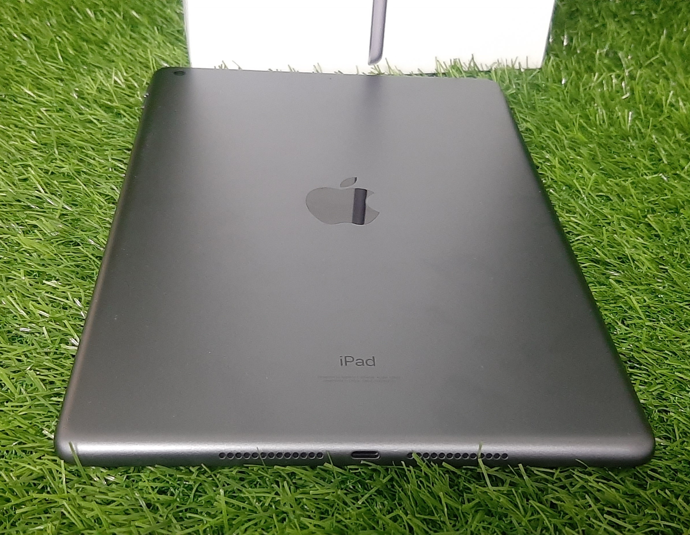 แท็ปเล็ตมือสอง ประกันร้าน 1 เดือน 9th Generation 64 GB ขนาด 10.2 นิ้ว (2021) Wi-Fi