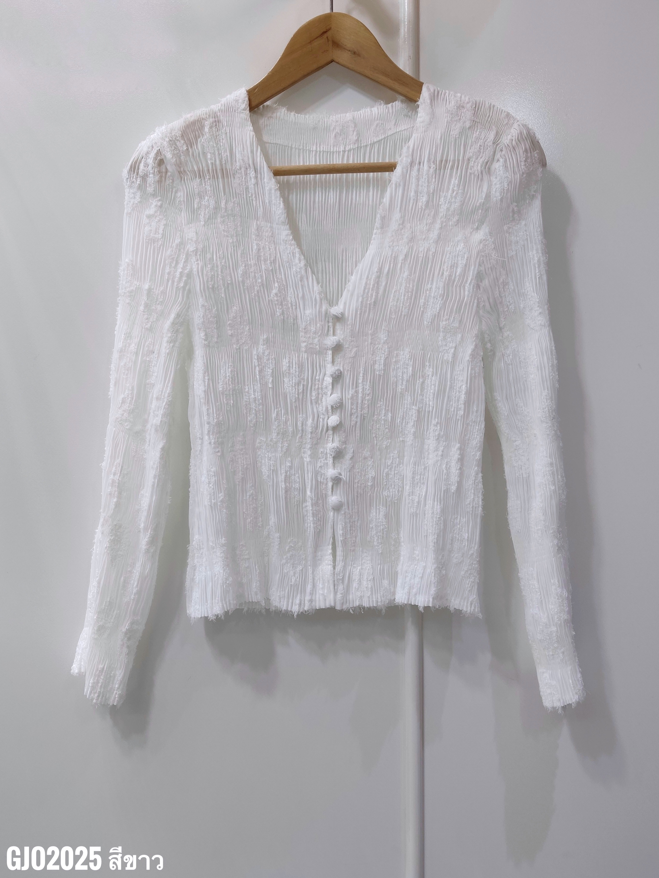 ปรับราคาลง20%!! 2MUAY รุ่น GJO2025 เสื้ออัดพลีทคุณภาพ V NECK BUTTON FRONT CRINKLE PLEATED TOP 6 สี FREE SIZE