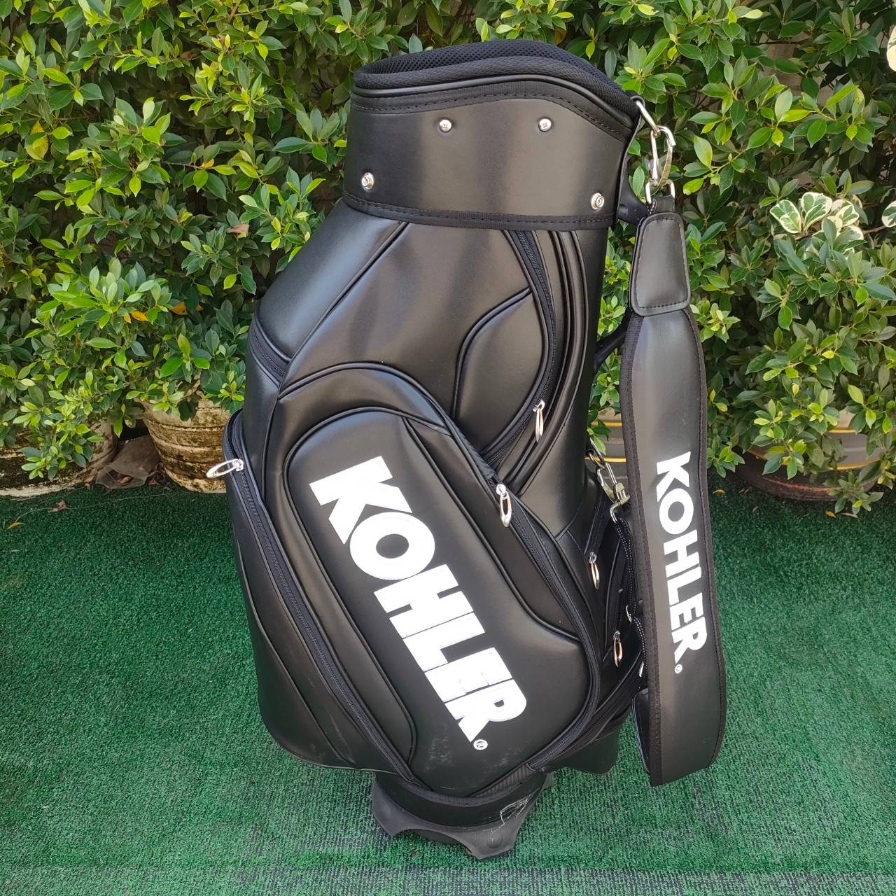 ถุงกอล์ฟ KOHLER มือสอง สภาพสวยนางฟ้า ถุง TOUR ใบใหญ่ แบรนด์เท่ห์มากๆ ใส่ของได้เยอะ น้ำหนักเบา แข็งแรงมาก!! ไม้กอล์ฟมือสอง ของแท้ BY NakaraLuxurious