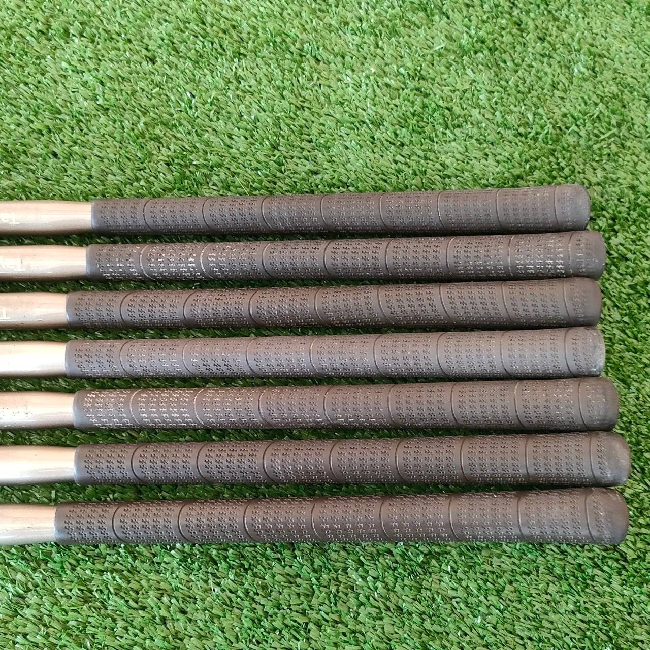 ** ไม้กอล์ฟสำหรับผู้หญิง ** ชุดเหล็ก TAYLORMADE SUPER STEEL BURNER มีเหล็ก 5-9 เเละ PW SW ก้าน TAYLORMADE FLEX L เป็นชุดเหล็กที่ตีง่าย พิเศษมาก ผลิตได้ดีแบบสุดๆ วัสดุทันสมัย ตีดีมากๆครับ ตีง่าย ได้ระยะ