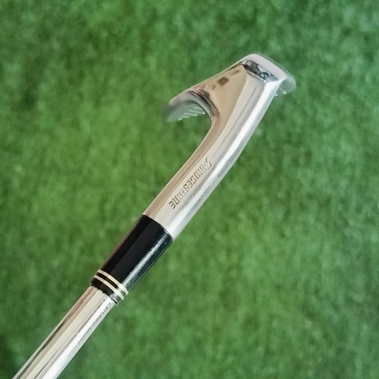ชุดเหล็ก BRIDGESTONE รุ่น 55-HM เป็นชุดไม้กอล์ฟมือสองที่ได้รับความนิยมในหมู่นักกอล์ฟที่ชื่นชอบอุปกรณ์จากญี่ปุ่น ไม้กอล์ฟพรีเมี่ยมมือสอง ของแท้ By NakaraLuxurious