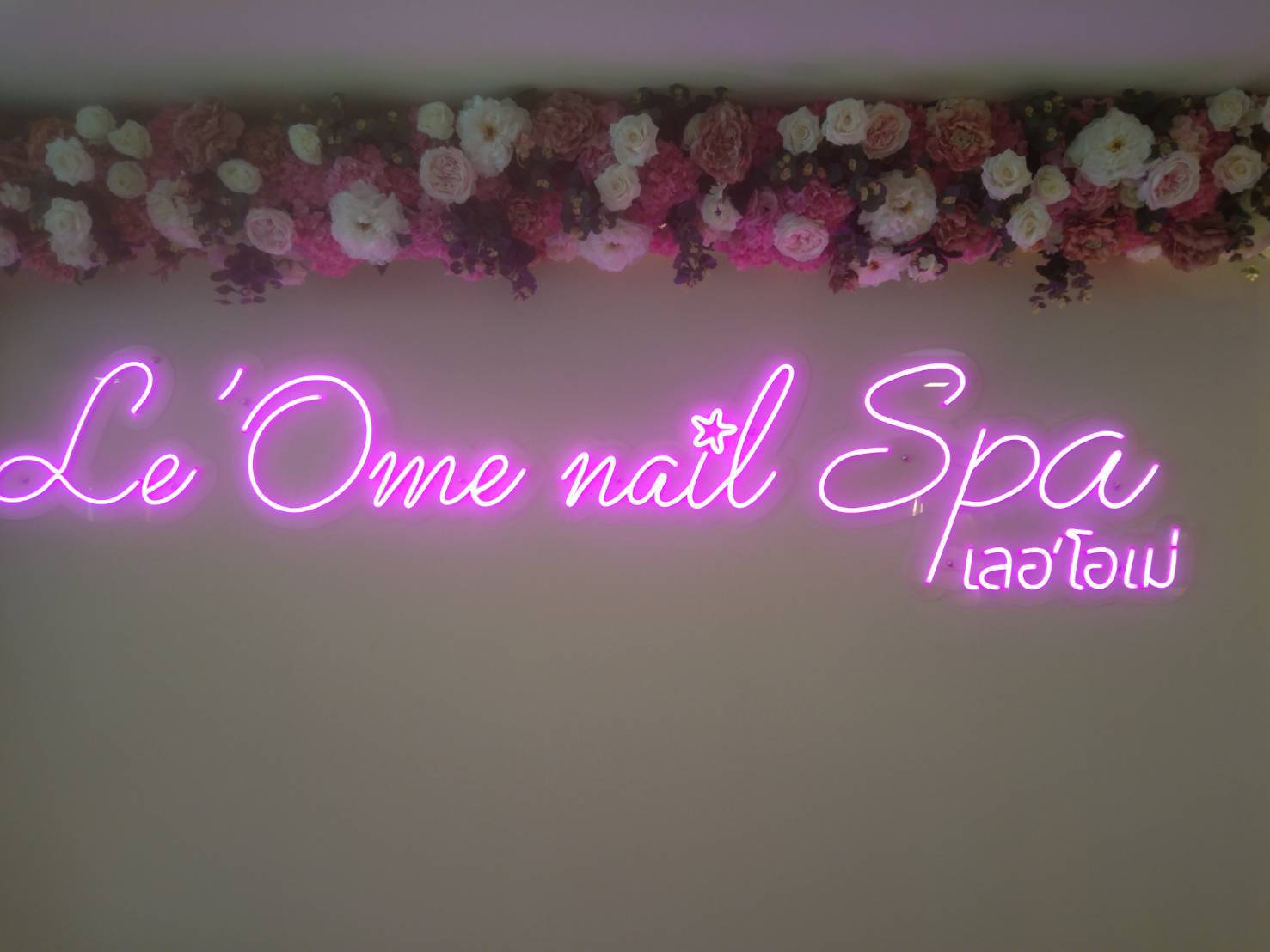 ป้ายไฟนีออนดัดLED แสงสีชมพู