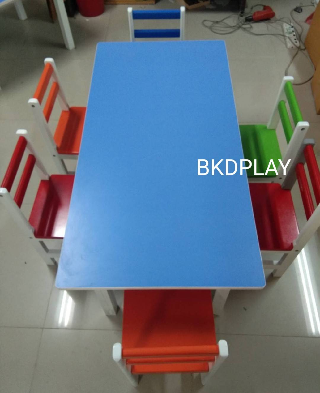 ชุดโต๊ะไม้ผืนผ้า พร้อมเก้าอี้ไม้ 6 ตัว ทำกิจกรรมกลุ่ม โต๊ะเขียนหนังสือเด็ก โต๊ะพร้อมเก้าอี้เด็กพร้อมส่ง สำหรับเด็ก อนุบาล โรงเรียน เนอสเซอรี่ ศูนย์พัฒนาเด็กเล็ก