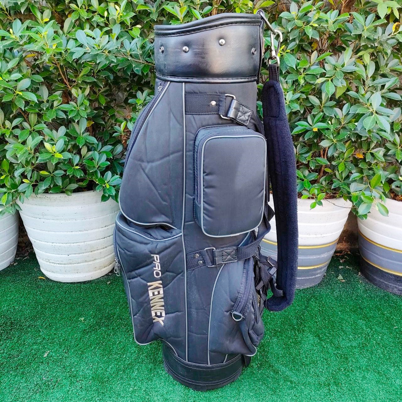 ถุงกอล์ฟ PRO KENNEX มือสอง ** ถุงกอล์ฟมีตำหนิ ตรงชิฟ เเต่รูดใช้งานได้ปกติ **