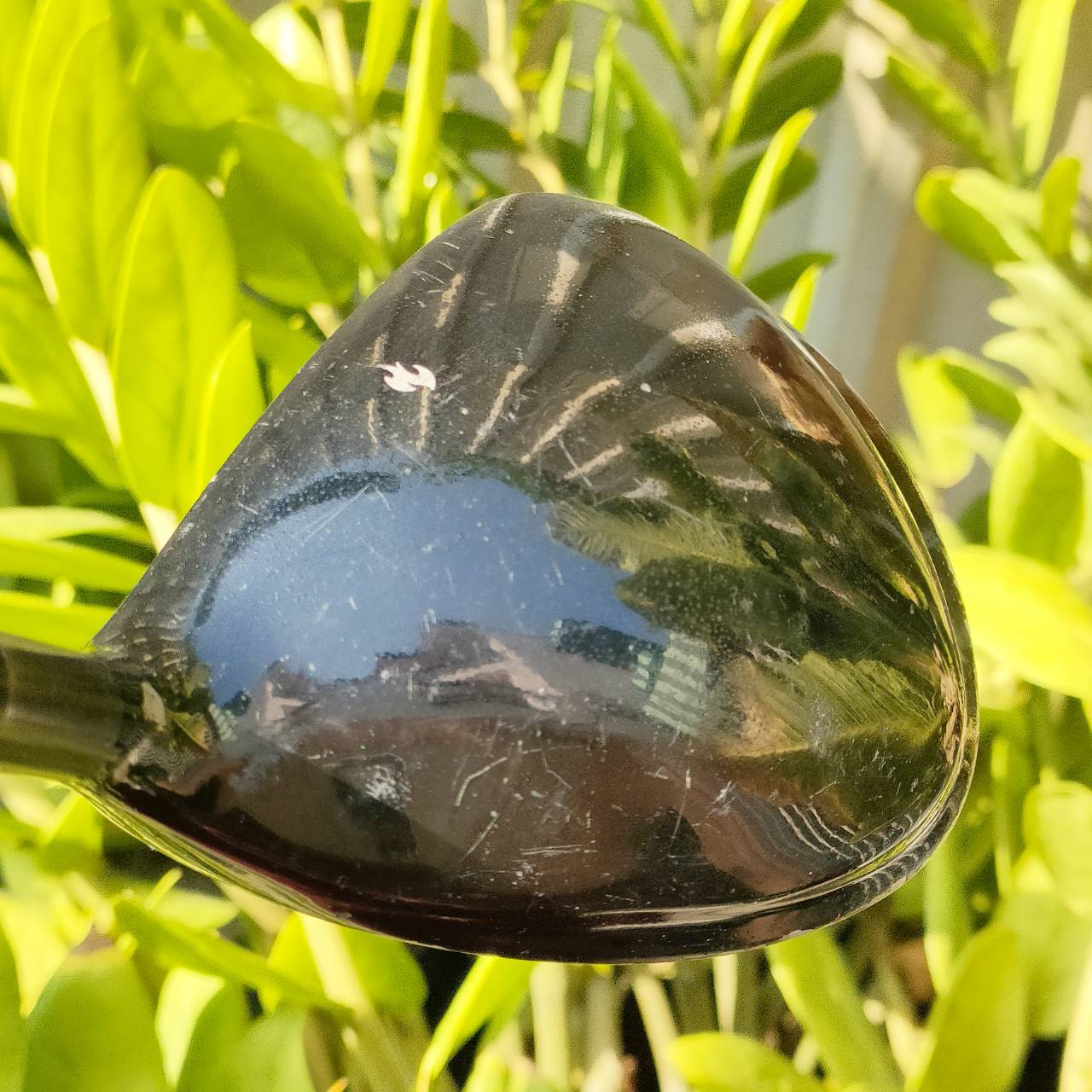 FW5 TAYLORMADE TOUR BURNER ก้าน FUJIKURA RE*AX FLEX R ออกแบบด้านหลังให้ยื่นเป็นสามเหลี่ยม ทำให้ดึงจุด CG ให้ลึกและลงต่ำ ทำให้ลูกลอยง่ายมากๆ ตีไกล ไม้กอล์ฟพรีเมี่ยมมือสอง ของแท้ By NakaraLuxurious