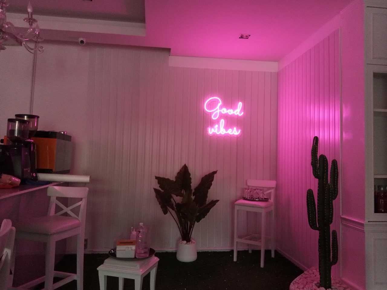 ไฟนีออนดัด