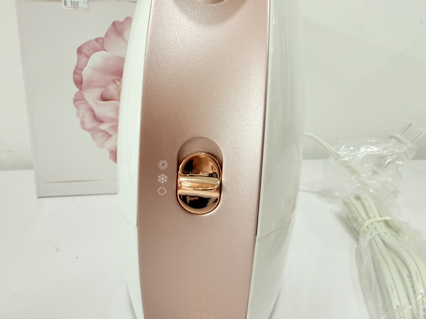 LAVANY เครื่องพ่นไอน้ำ 2 in 1 พ่นไอร้อนและพ่นไอเย็น พร้อมมีระบบน้ำมันหอมระเหย