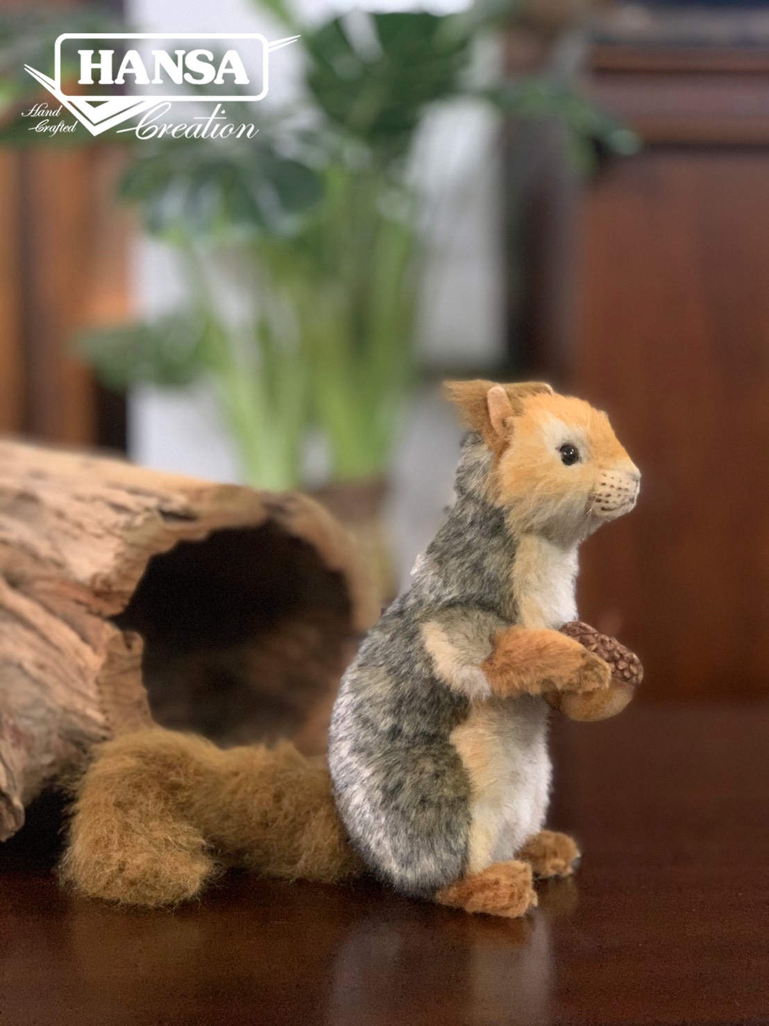 8047 Gray Squirrel Sitting 25cm.L