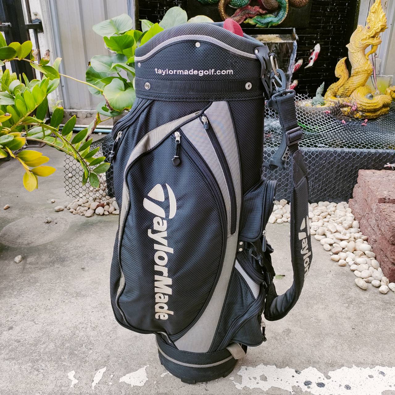 ถุงกอล์ฟ Taylormade RAC ของแท้ มือสอง สภาพสวยเดิม ถุงเบา ช่องใส่ดีไซน์ดีมากค่ะ ไม้กอล์ฟพรีเมี่ยมมือสอง ของแท้ By NakaraLuxurious