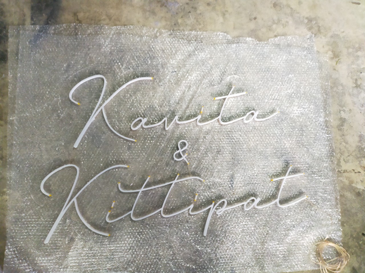 ไฟนีออน เฟค