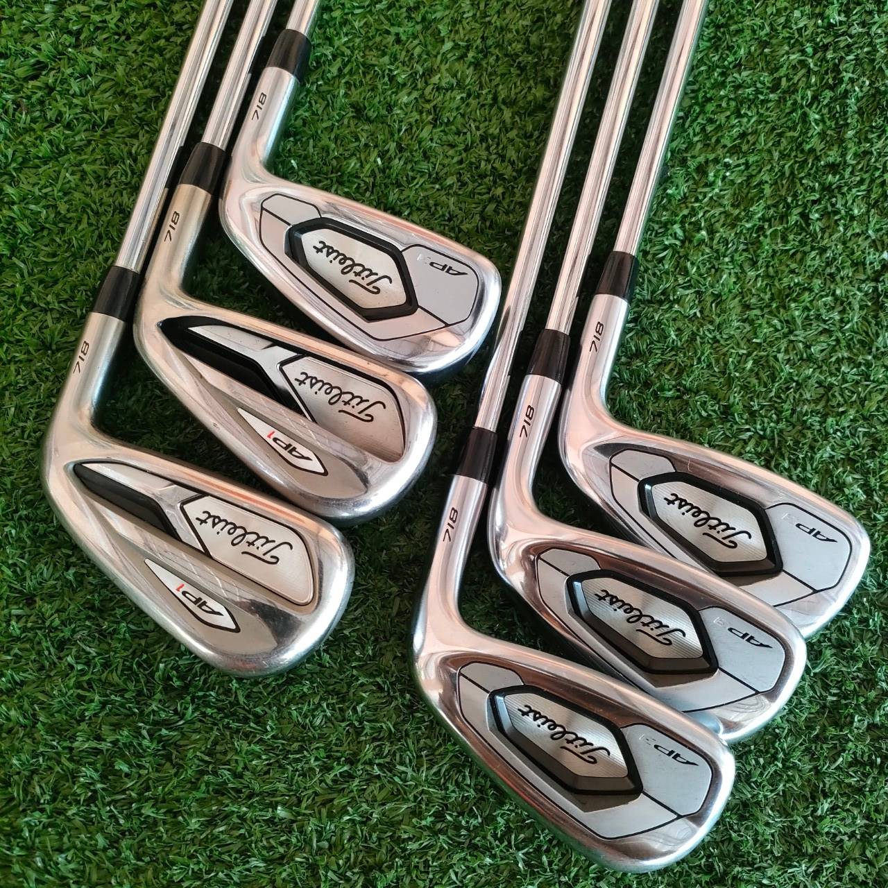 ชุดเหล็ก TITLEIST ก้าน PROJECT X 5.5 ทั้งชุด กริพ IOMIC ทั้งชุด!! เป็นชุดที่รวมกันหลาย AP เพื่อความตีง่ายและคม ในเหล็กยาว มาจนถึงเหล็กสั้น ฟิตติ้งก้านเดียวกันหมด สวิงเวทเดียวกันหมดทั้งชุด!! ไม้กอล์ฟมือสอง ของแท้ BY NakaraLuxurious