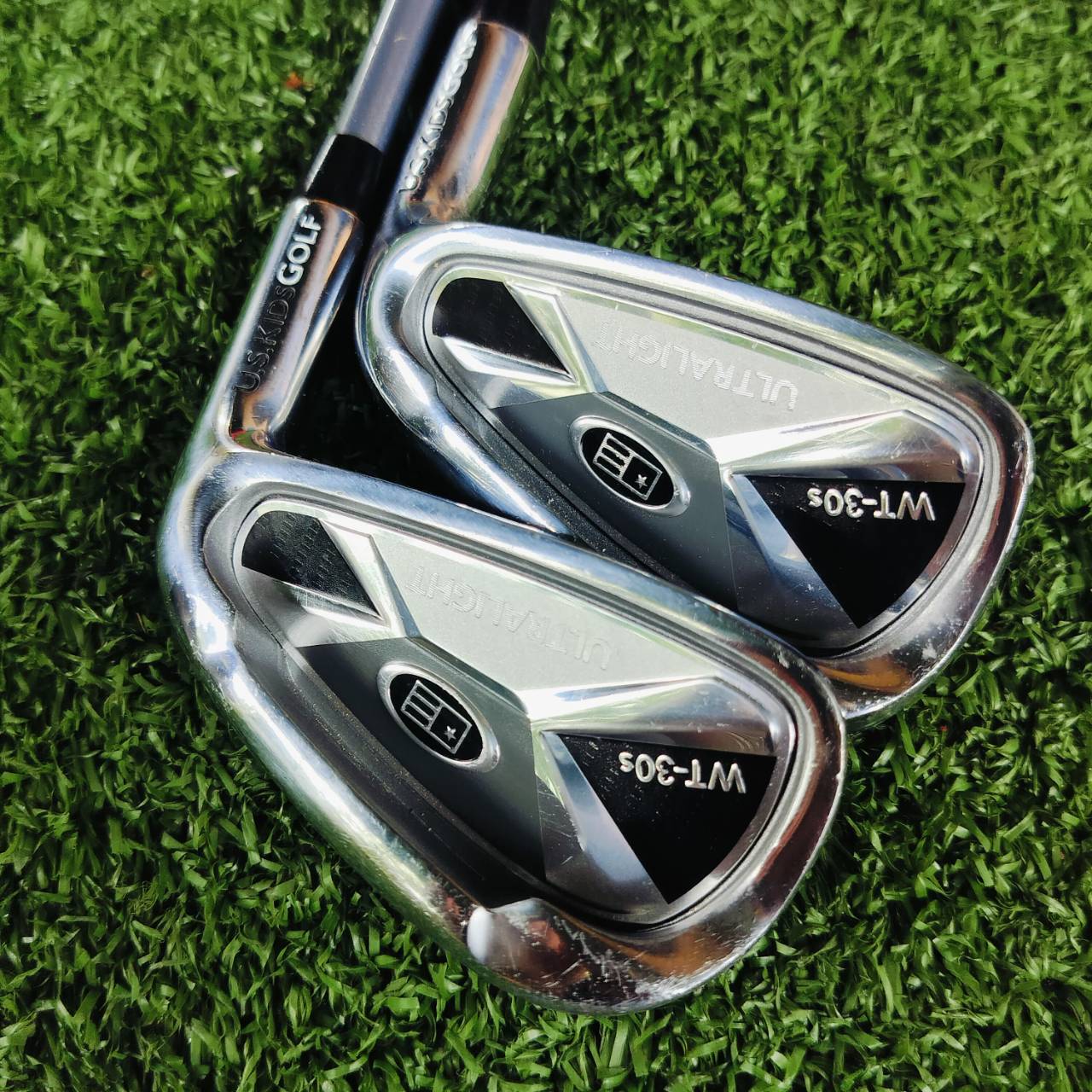 SET U.S.KIDS ULTRALIGHT DV3 39 ก้าน WT-30s 39 FLEX KIDS สภาพสวยมาก Driver ยังไม่แกะ!!! ** ไม่รวมถุงกอล์ฟ** สำหรับน้องที่ความสูง 39 - 42 นิ้ว หรือ 100 - 110 เซนติเมตรโดยประมาณ ไม้กอล์ฟพรีเมี่ยมมือสอง ของแท้ By NakaraLuxurious