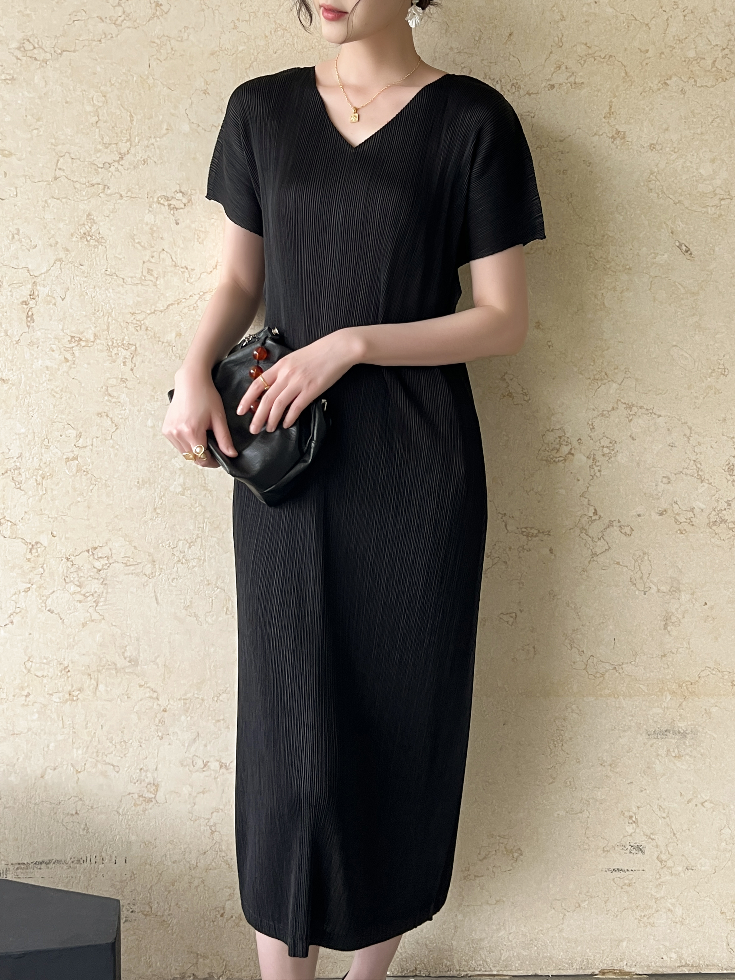 2MUAY รุ่น GJO11251 เดรสอัดพลีท V NECK PLEATED DRESS 2 สี FREE SIZE