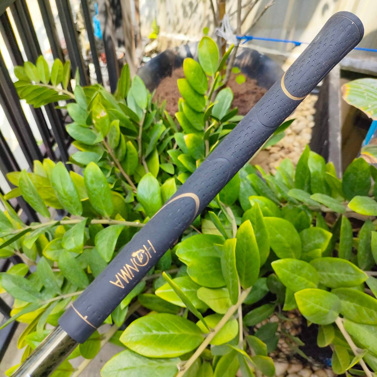 ก้าน DRIVER HONMA ARMRQ X (ถักสิบชั้น) ความยาวเฉพาะก้าน 45 นิ้ว FLEX R ก้านระดับ 2 ดาว ** ใส่กริฟ HONMA มาแล้ว ก้านดีมากๆ ไม้กอล์ฟพรีเมี่ยมมือสอง By NakaraLuxurious