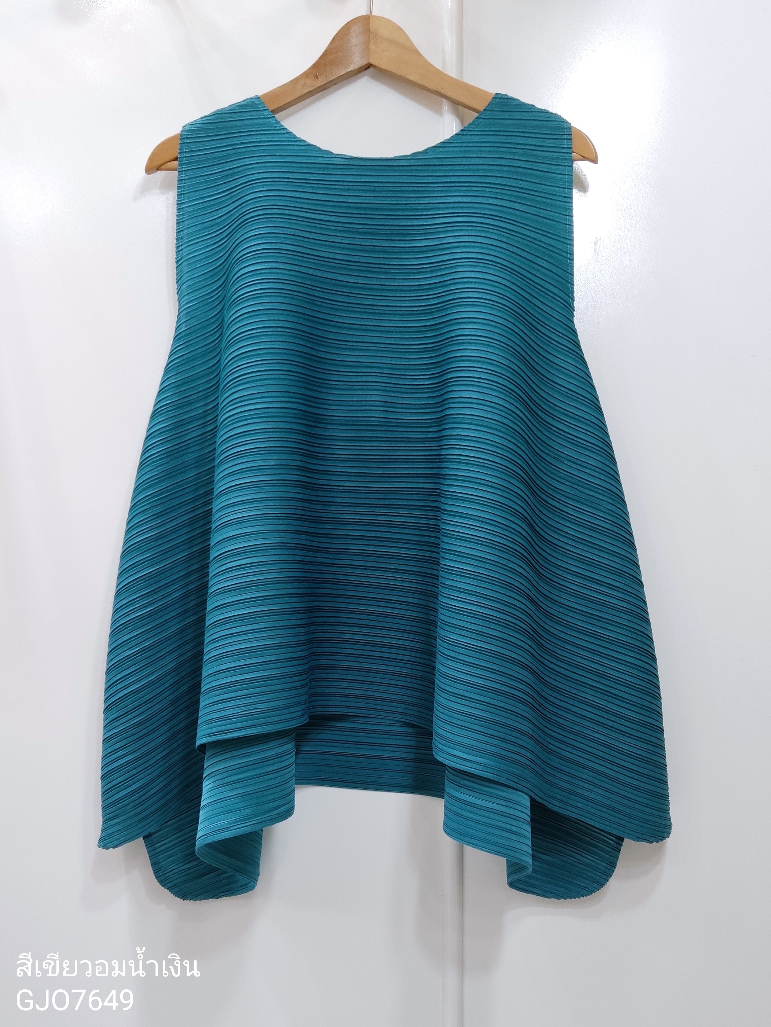 ปรับราคาลง20%!! 2MUAY รุ่น GJO7649 เสื้ออัดพลีทคุณภาพ SLEEVELESS CINCHED WAIST PLEATED TOP 11 สี FREE SIZE